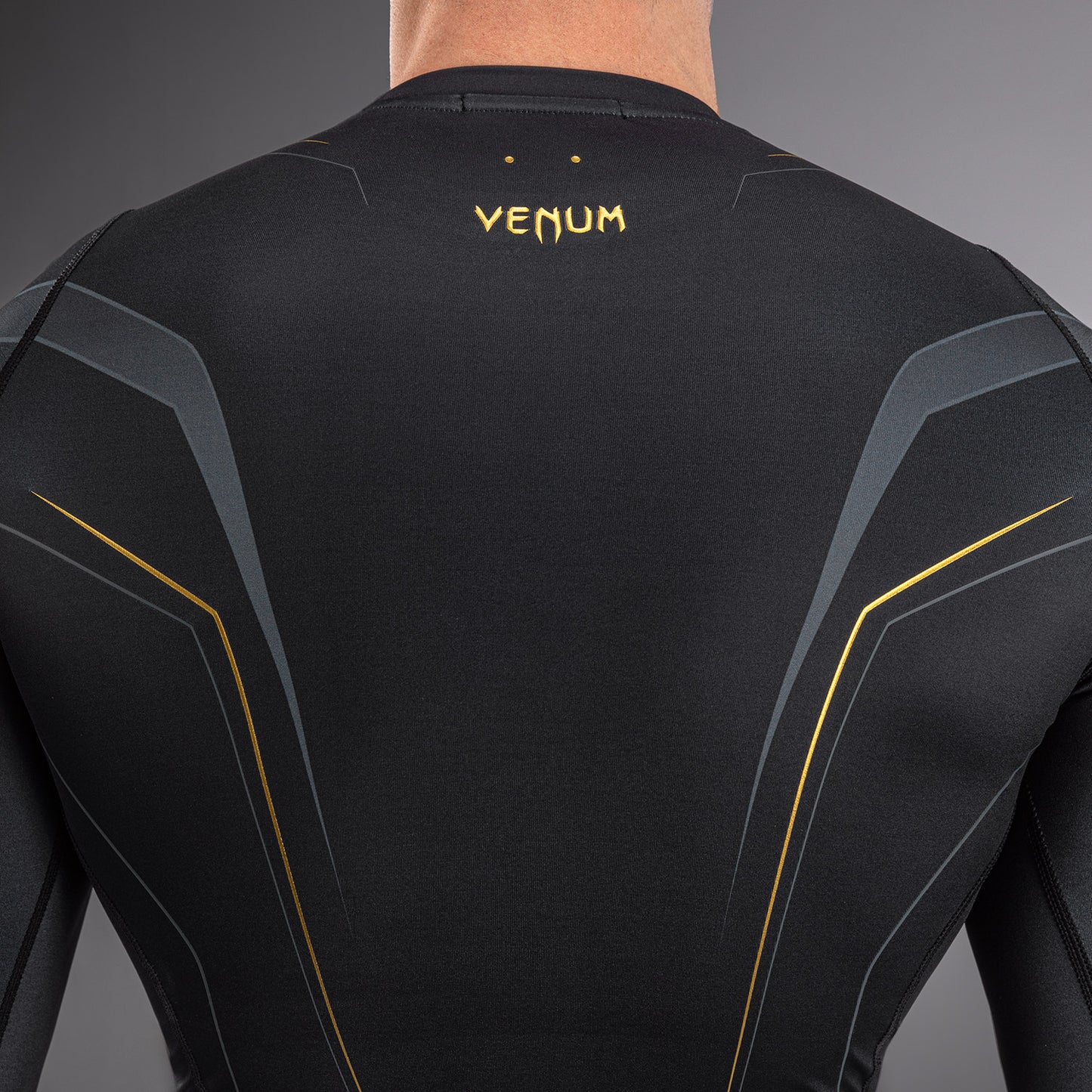 Venum Streamline Rashguard Manga Larga – Negro/Oro