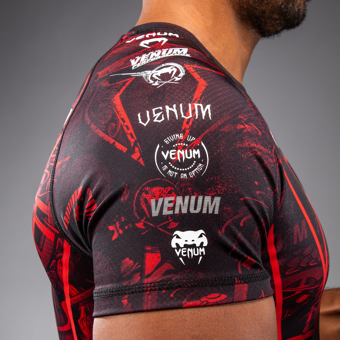 Venum 20th Anniversary Rashguard Manga Corta - Negro/Rojo