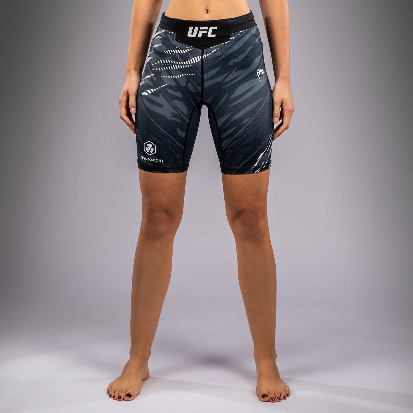 UFC Fusion by Venum Authentic Fight Night Vale Tudo Shorts para Mujer - Ajuste Largo - Negro