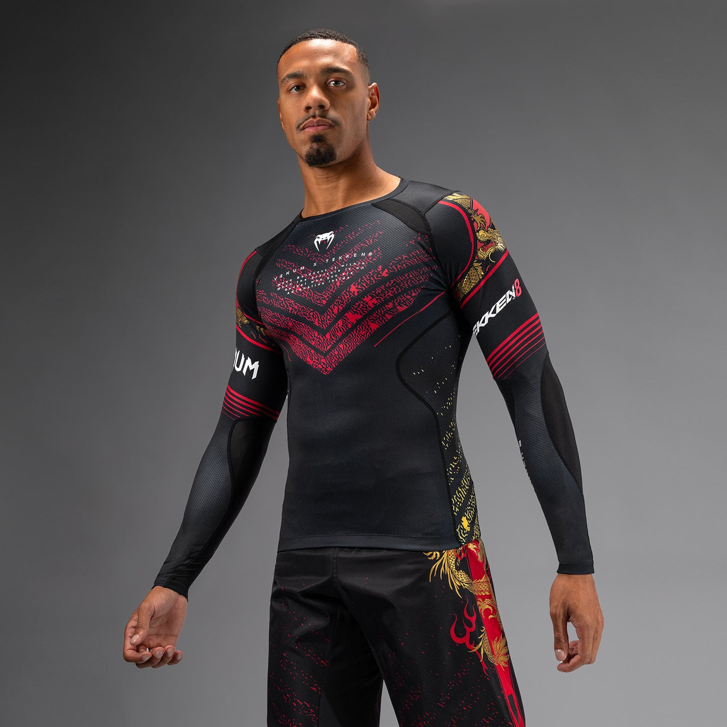 Venum x TEKKEN 8 - Marshall Law Rashguard - Negro/Rojo/Dorado