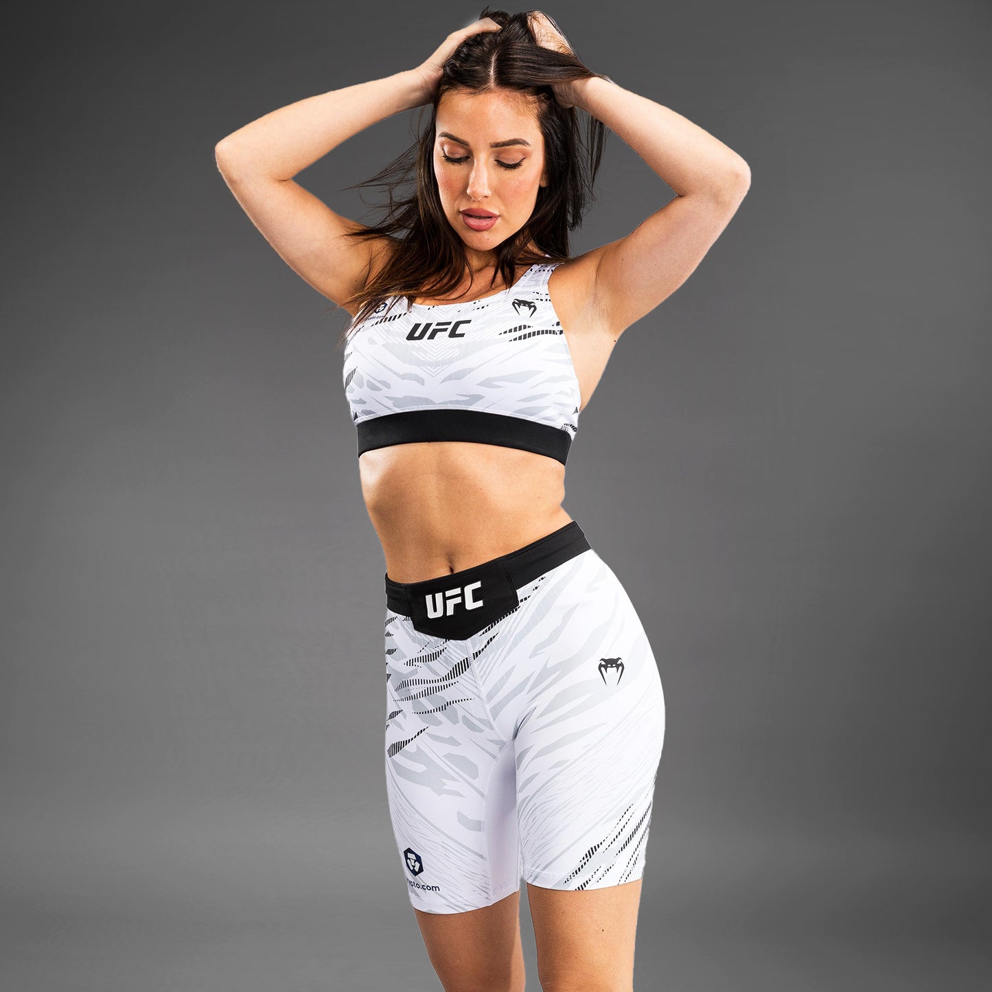 UFC Fusion by Venum Authentic Fight Night Vale Tudo Shorts para Mujer - Ajuste Largo - Blanco