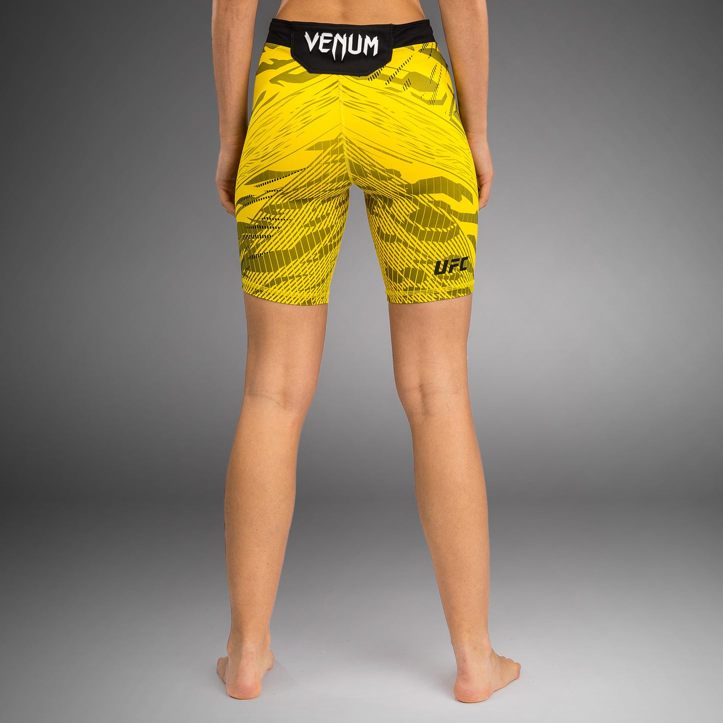 UFC Fusion by Venum Authentic Fight Night Vale Tudo Shorts para Mujer - Ajuste Largo - Amarillo