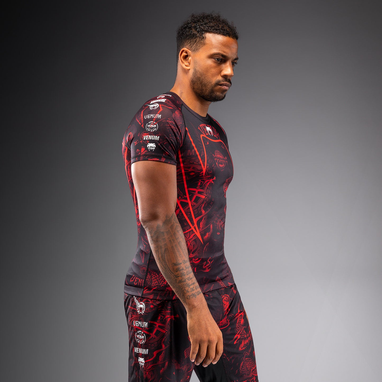 Venum 20th Anniversary Rashguard Manga Corta - Negro/Rojo