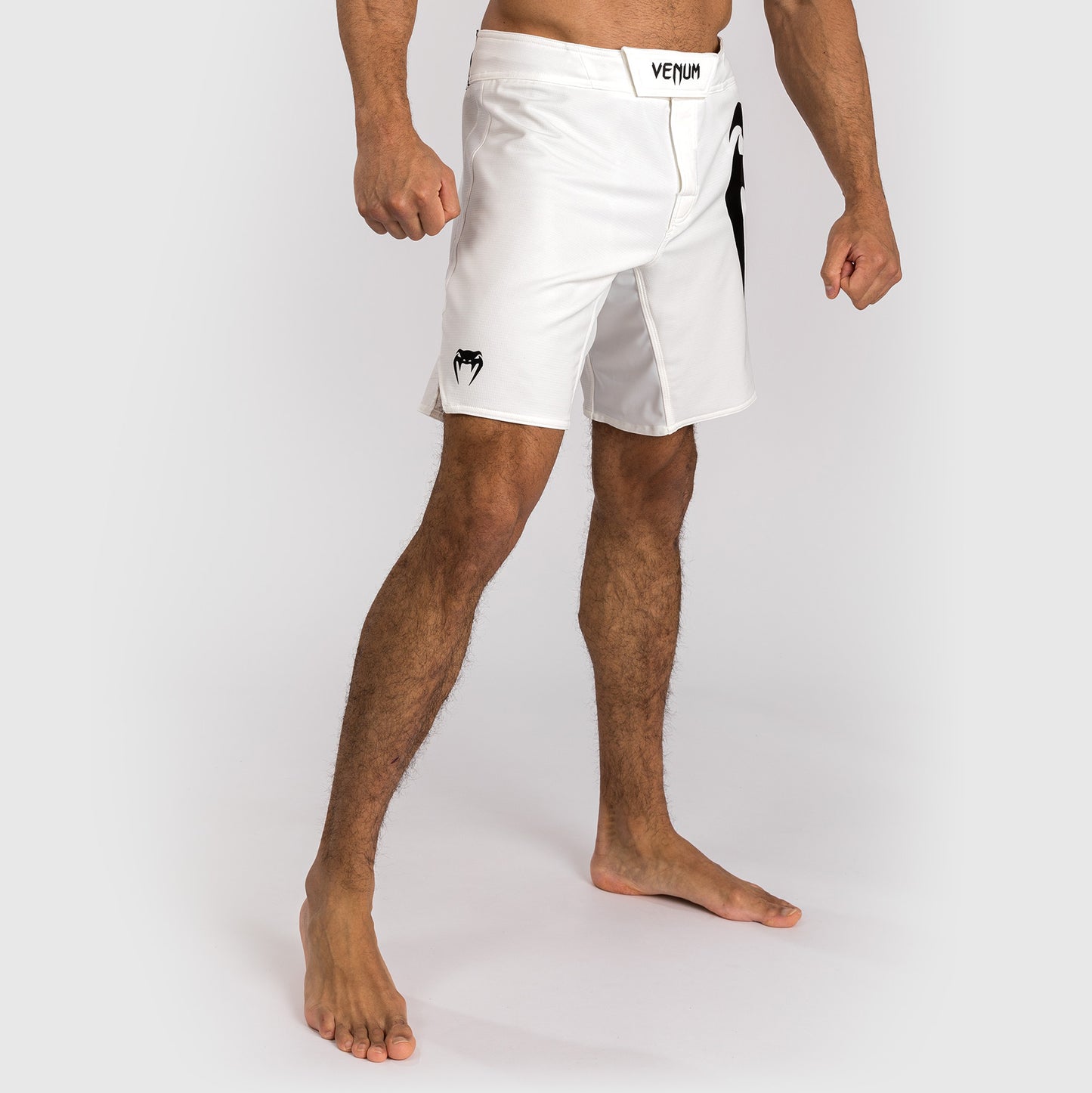 Venum Light 5.0 Pantalón Corto de Lucha - Blanco/Negro