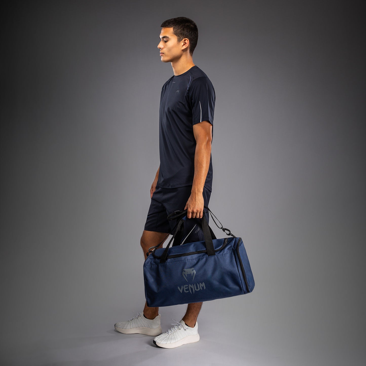 Venum Essential Bolsa de Deporte (37 L) - Azul Marino
