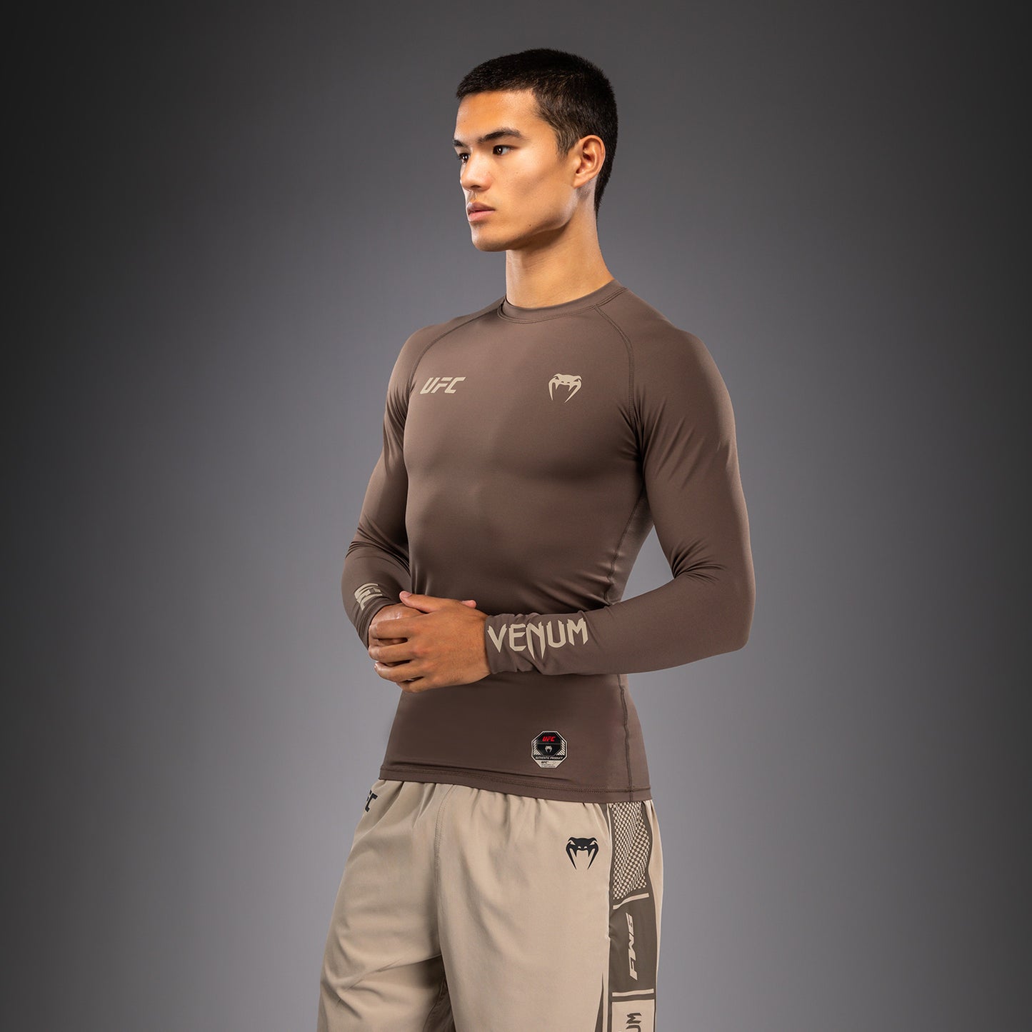 Venum UFC Unity by Venum Authentic Fight Week Rashguard Técnico de Manga Larga para Hombre - Marrón