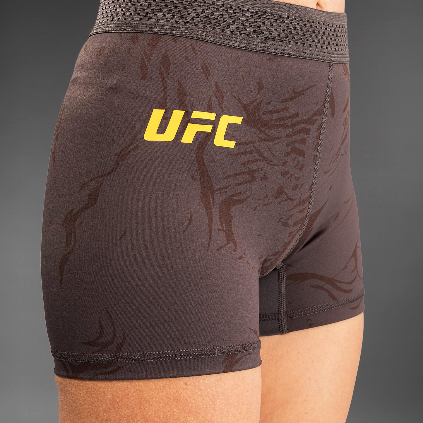 UFC Fusion by Venum Fight Week Vale Tudo Shorts para Mujer - Marrón tierra