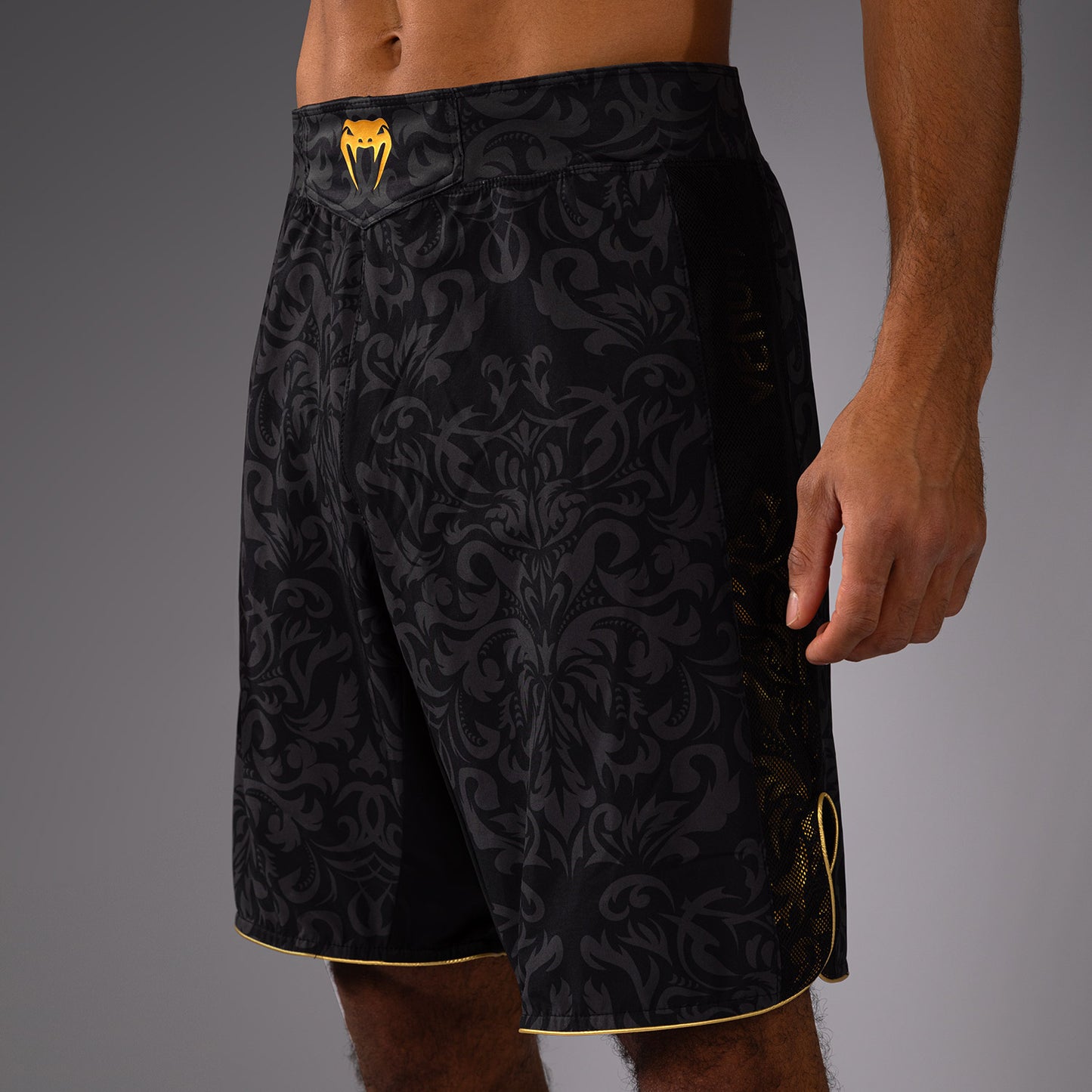 Venum x Topuria Unmatched Edition Pantalones de Lucha - Negro/Dorado