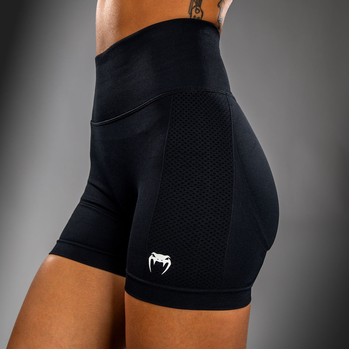 Venum Sculpt Shorts Vale Tudo – Negro/Blanco