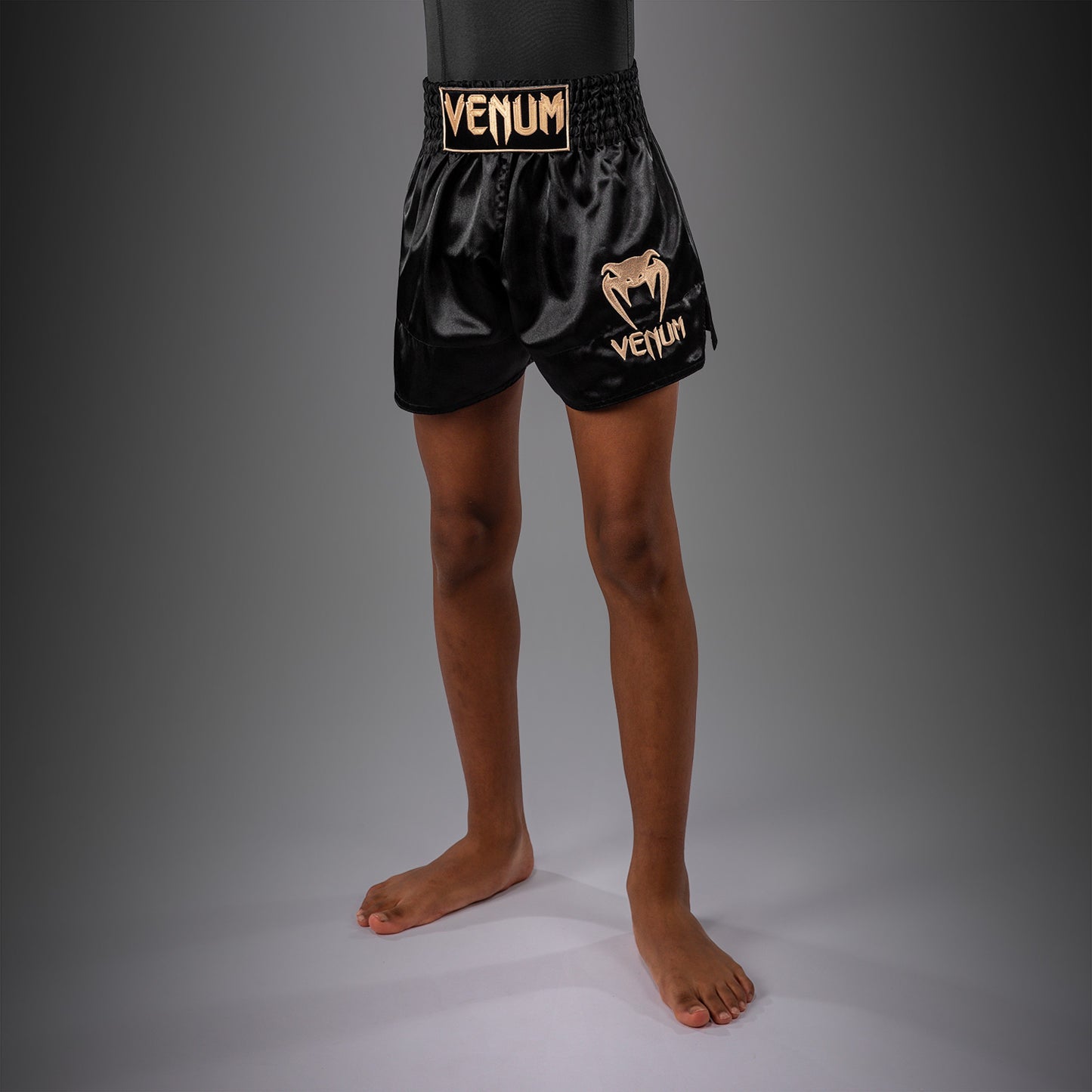 Venum Classic Short de Muay Thai para niños – Negro/Oro