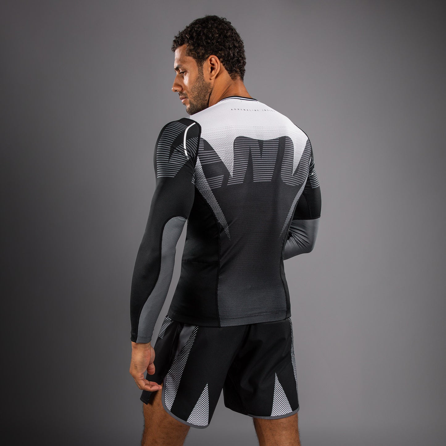 Venum Adrenaline Rashguard de Manga Larga – Negro/Gris Plateado