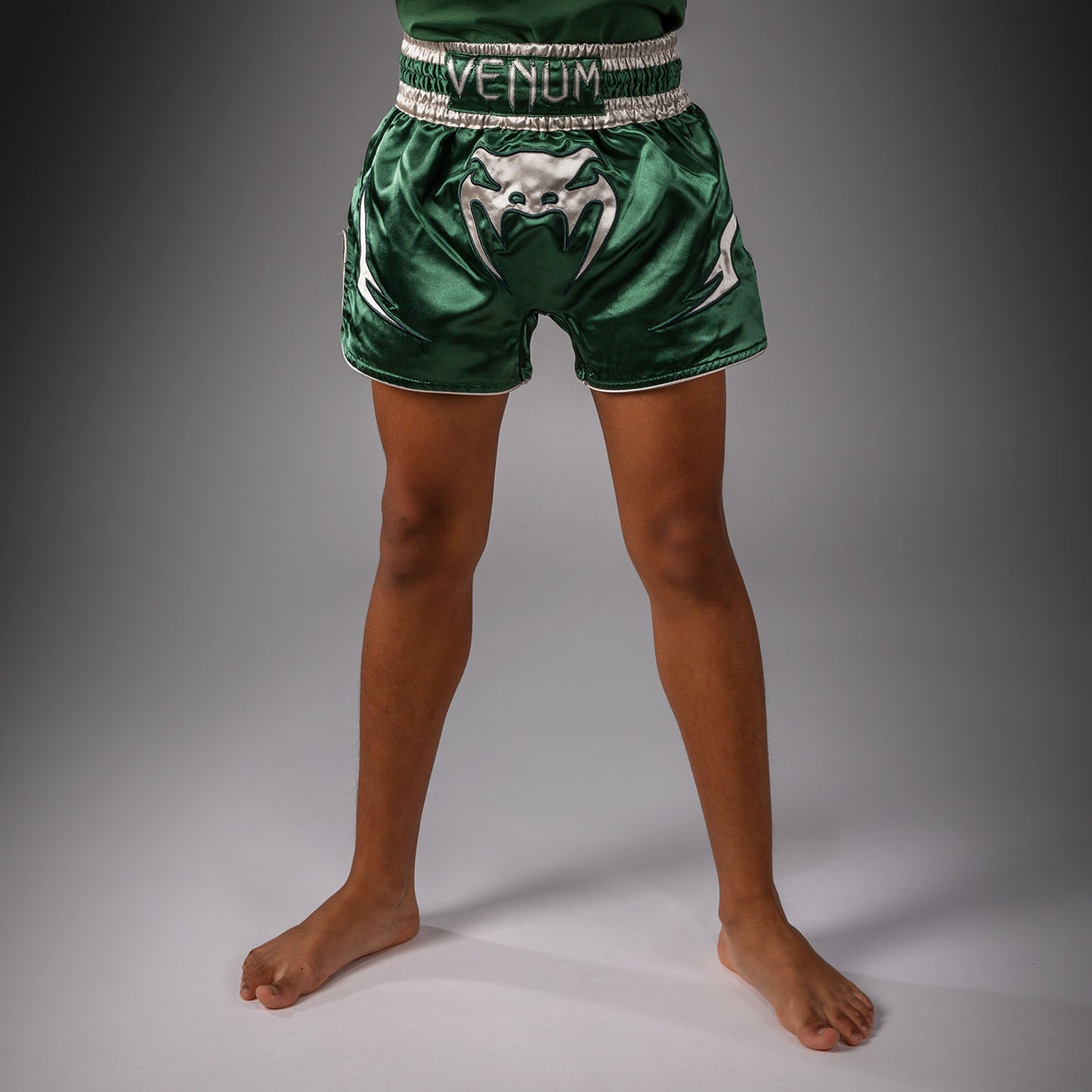 Venum Inferno Short de Muay Thai – Verde Bosque/ Blanco Roto