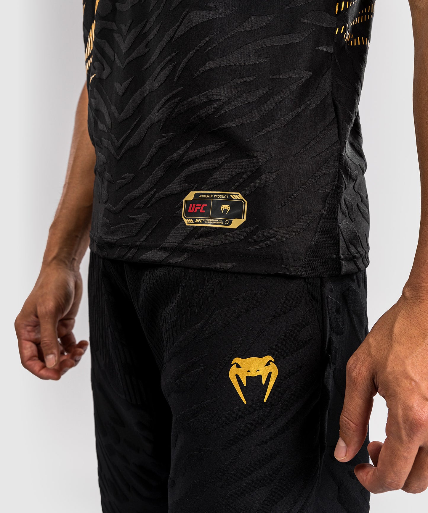 UFC Fusion by Venum Authentic Fight Night Camiseta de Salida para Hombre - Champion