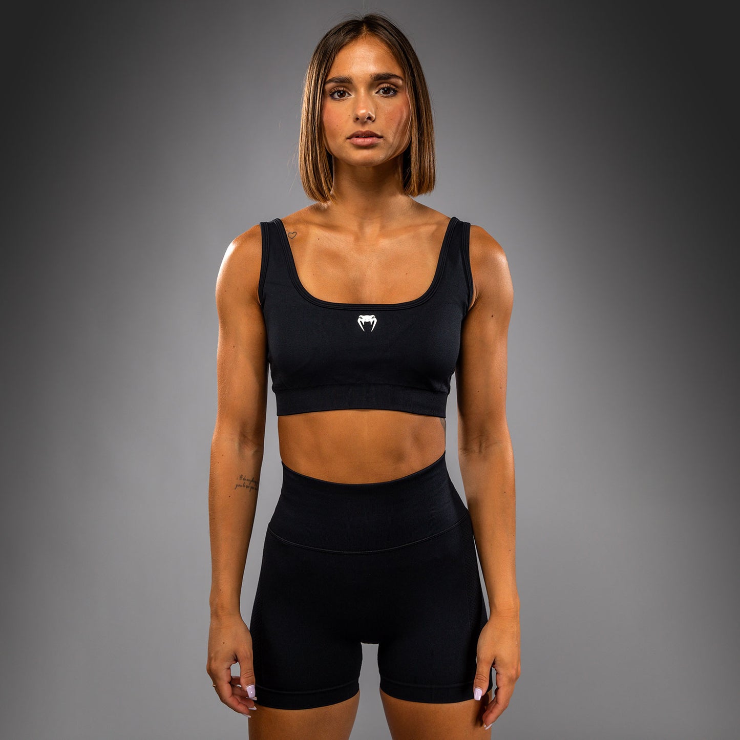 Venum Sculpt Sujetador Deportivo Largo – Negro/Blanco