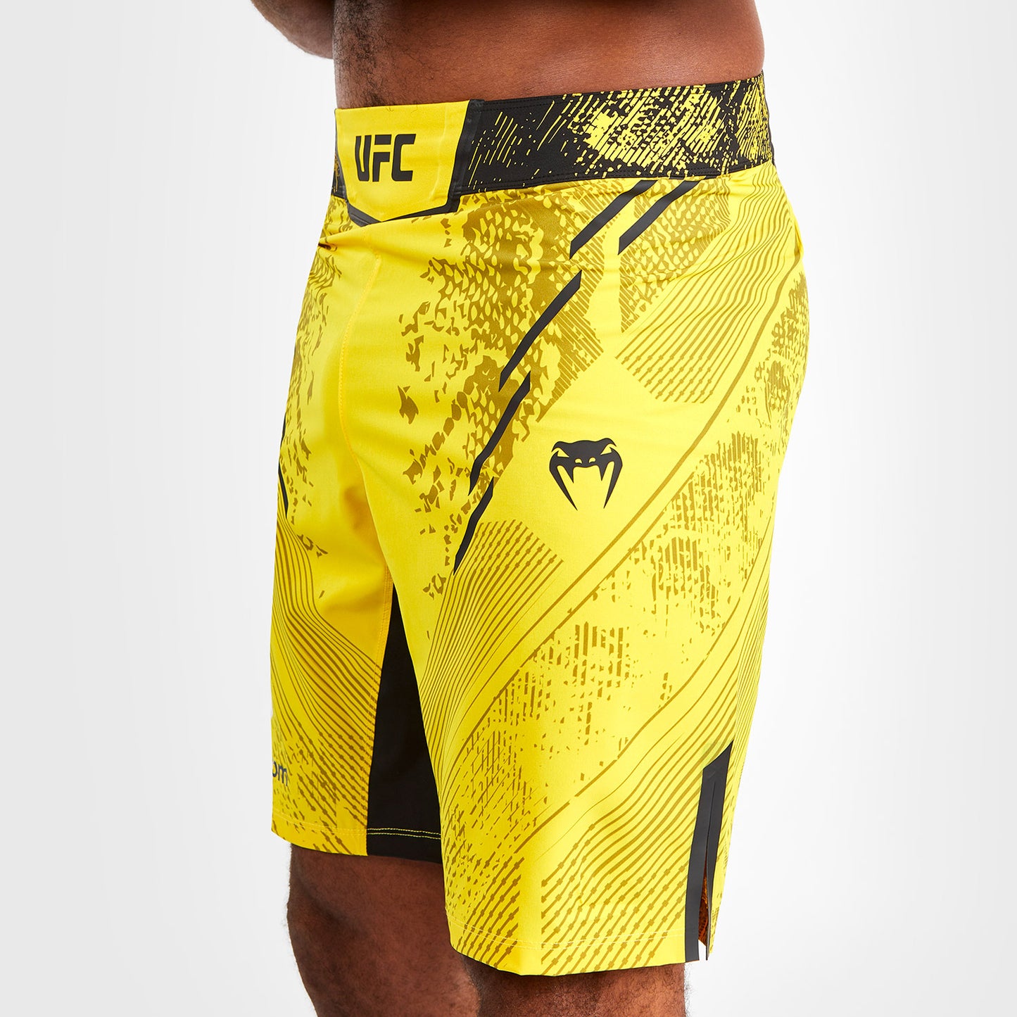 Pantalón Corto UFC Adrenaline by Venum Personalizado Authentic Fight Night, Corte Largo, Hombre - Amarillo