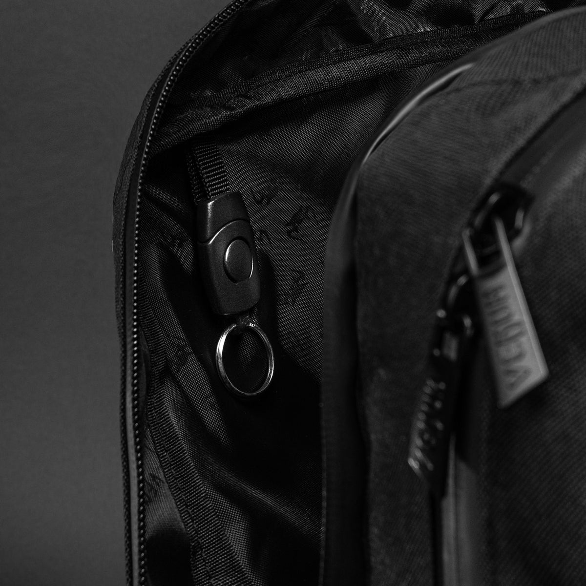 Venum Amazonia Reborn Mochila (15-25 L) - Negro/Gris