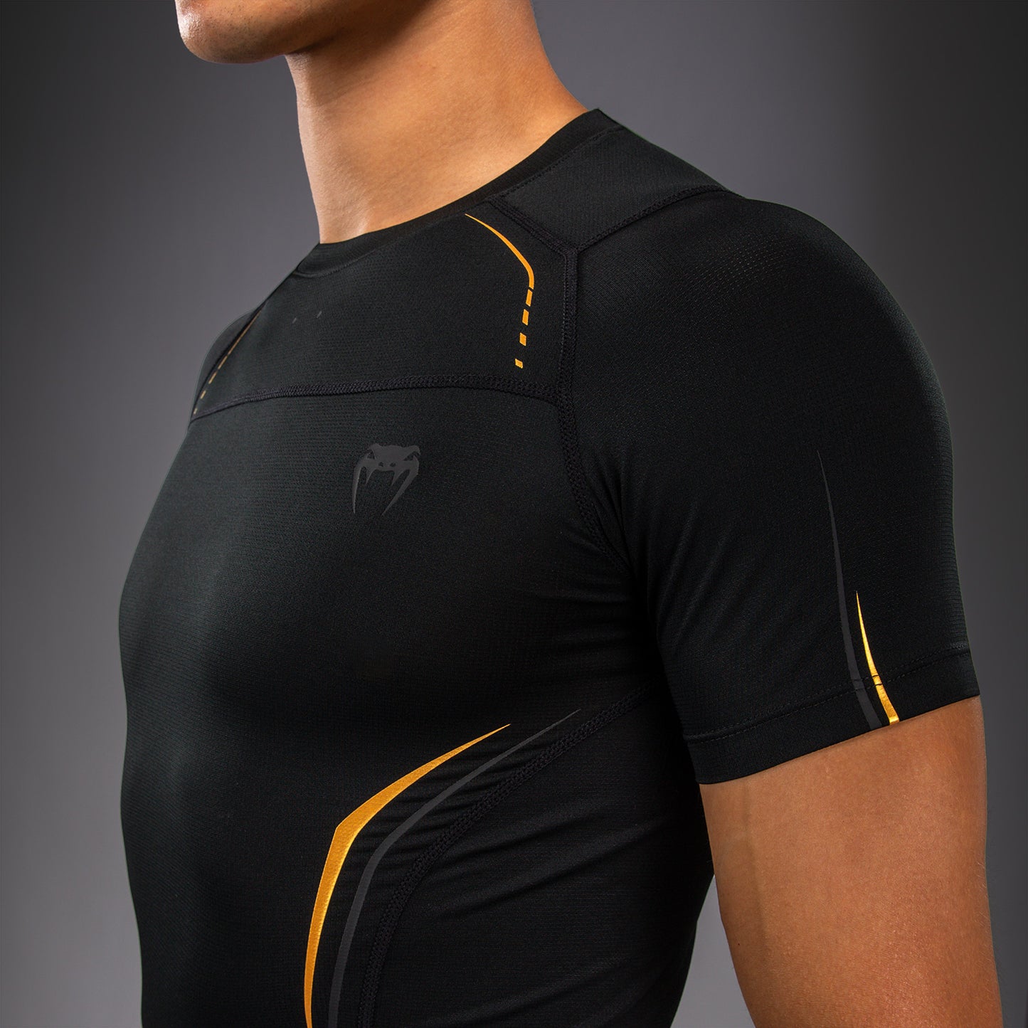 Venum G-Core Rashguard Manga Corta - Negro/Oro