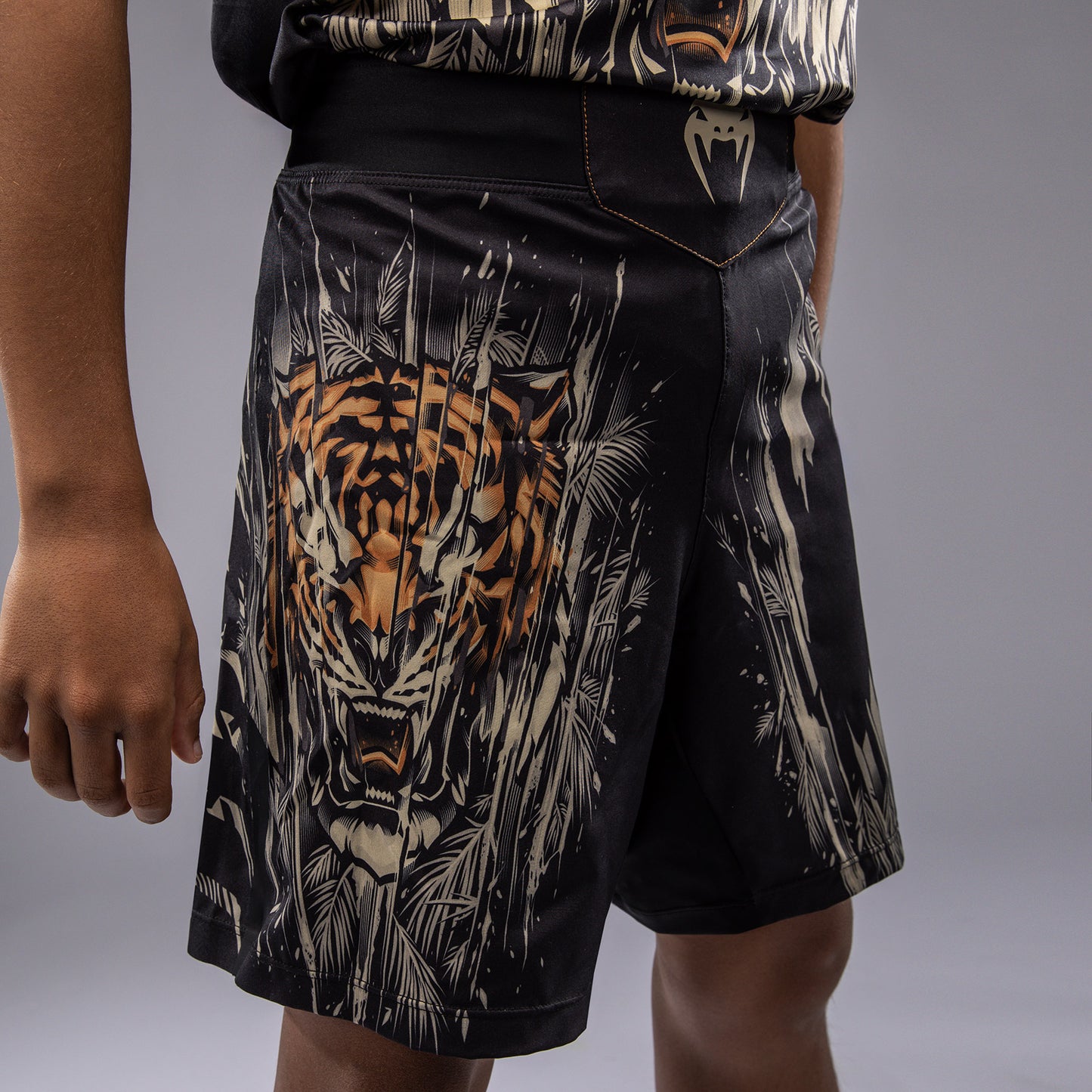 Venum Tiger Pantalones Cortos de Lucha para Niños - Negro/Naranja Neón