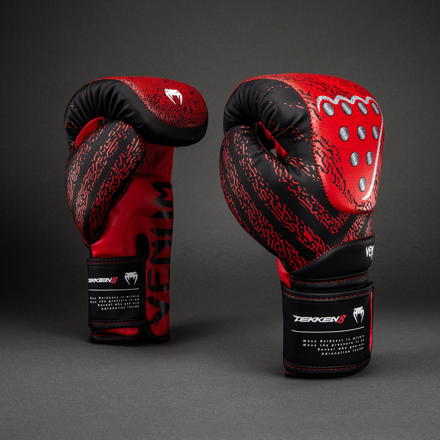 Venum x TEKKEN 8 Guantes de Boxeo Kazuya - Rojo/Negro