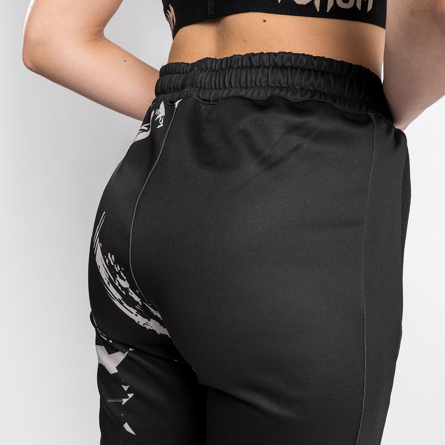 UFC Venum Authentic Fight Week 2.0 Jogging para Mujer – Negro/Arena
