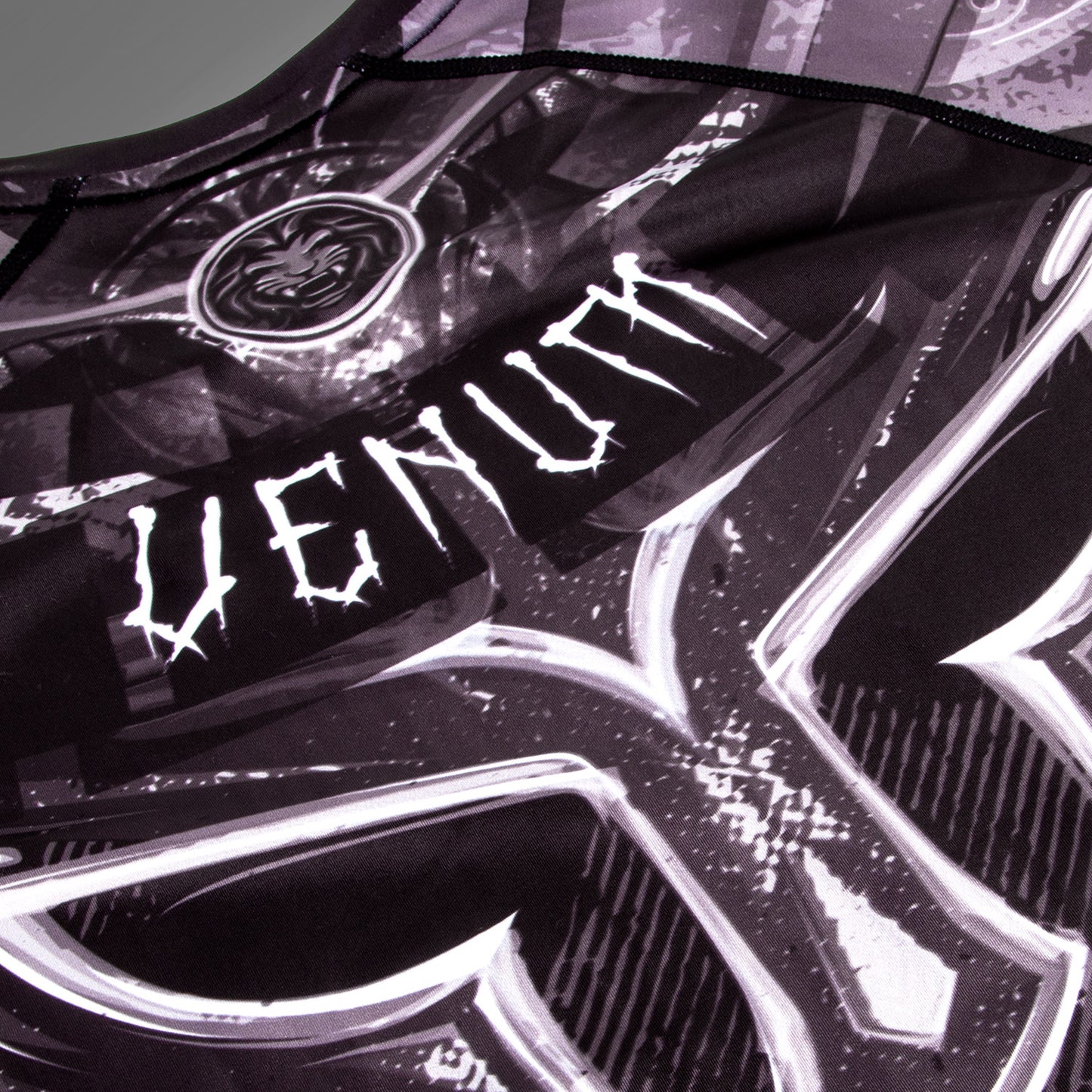 Rashguard Venum Gladiator 3.0 - Mangas Largas - Negro/Blanco