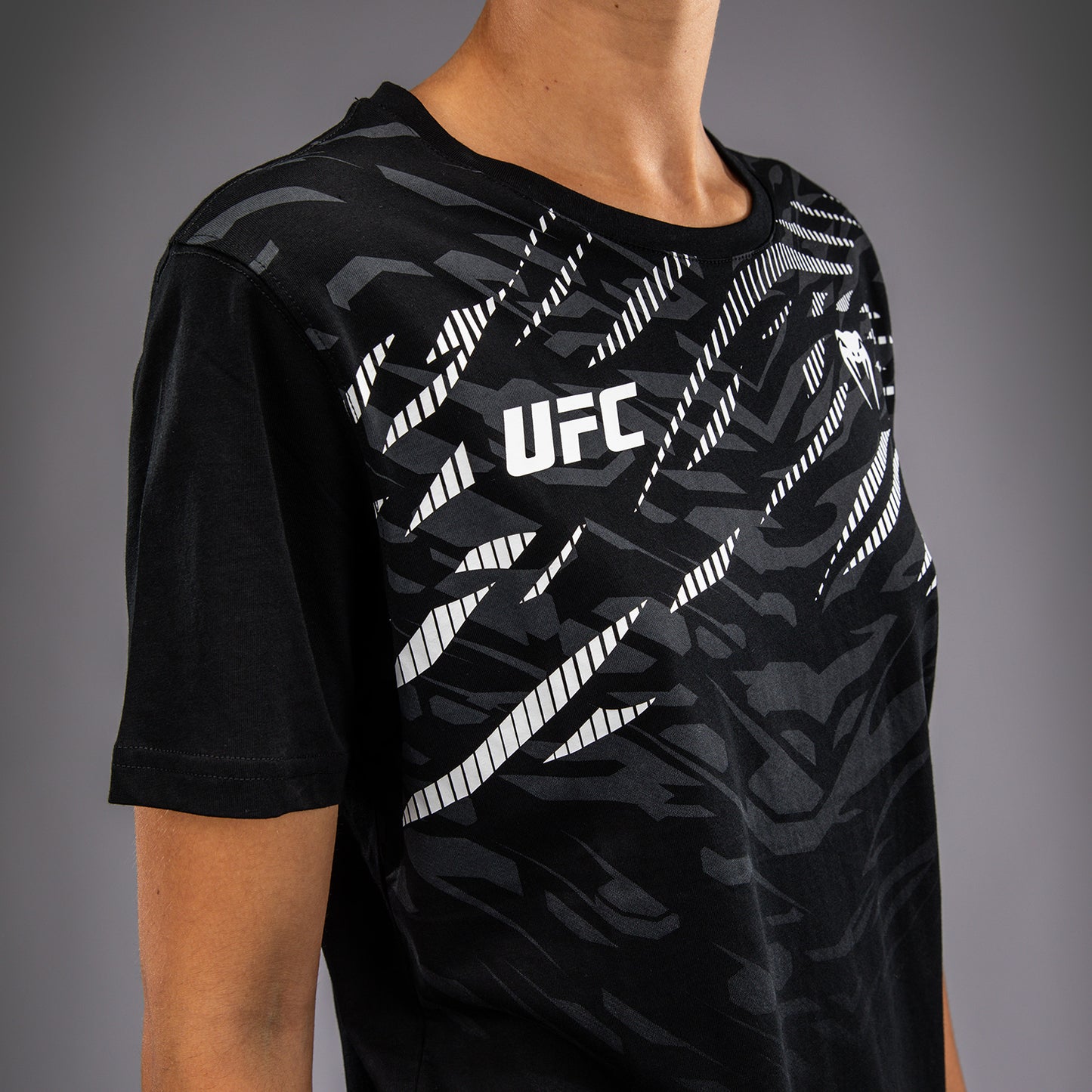 UFC Fusion by Venum Replica Camiseta de Manga Corta para Mujer - Negro