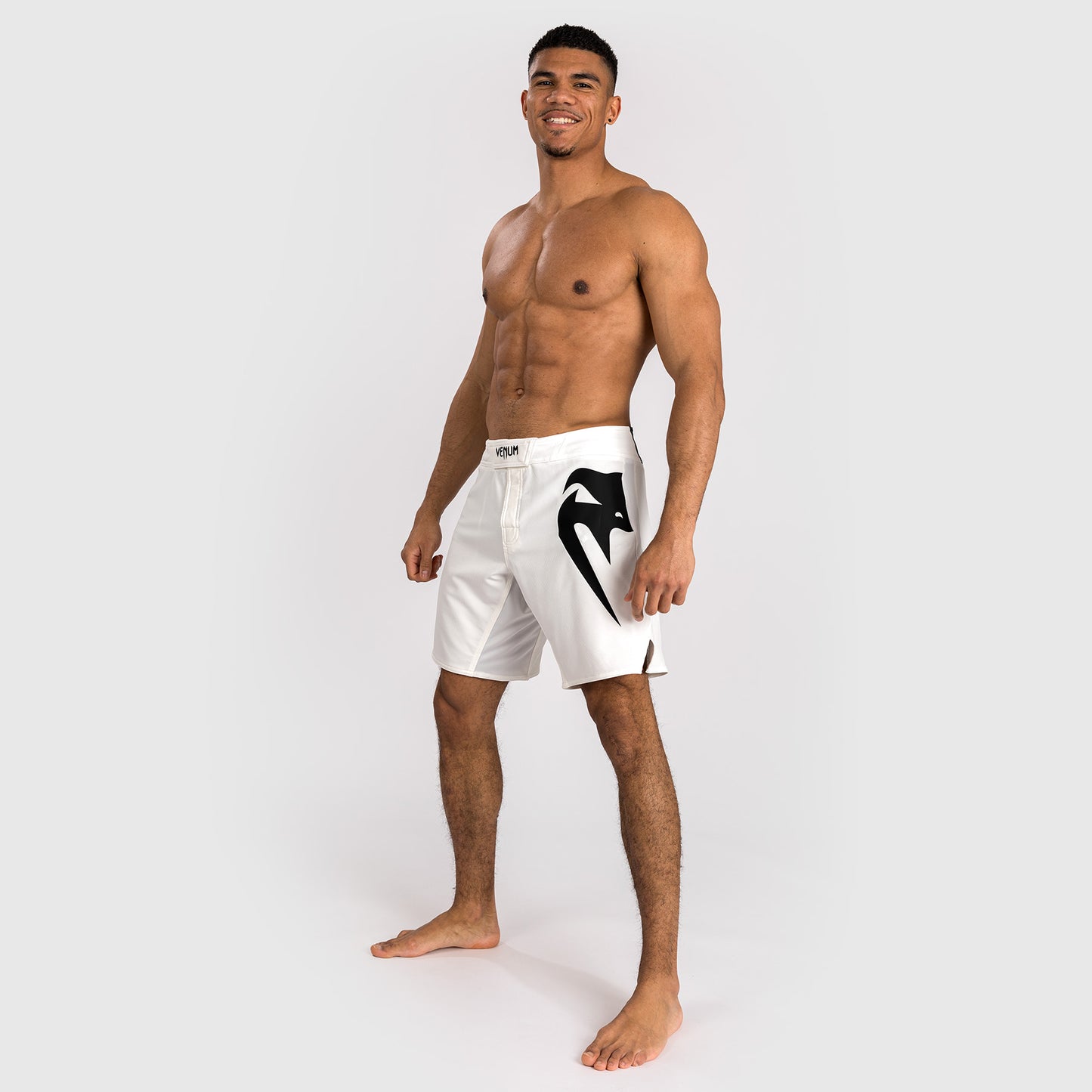 Venum Light 5.0 Pantalón Corto de Lucha - Blanco/Negro