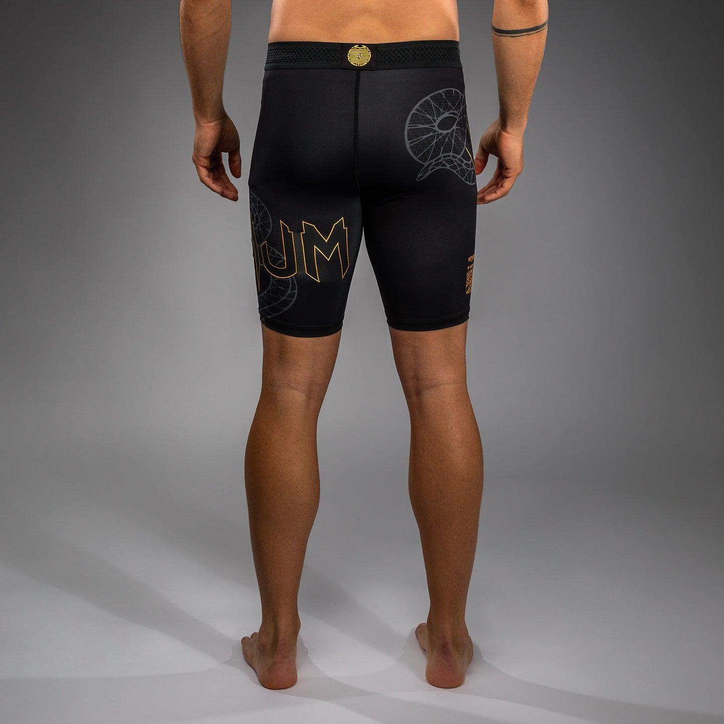 Venum Serpenti Shorts Vale Tudo – Negro/Plata/Dorado