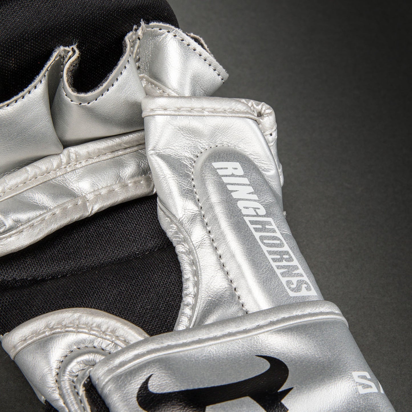 Venum Ringhorns Charger Guantes de Sparring MMA - Plata/Negro