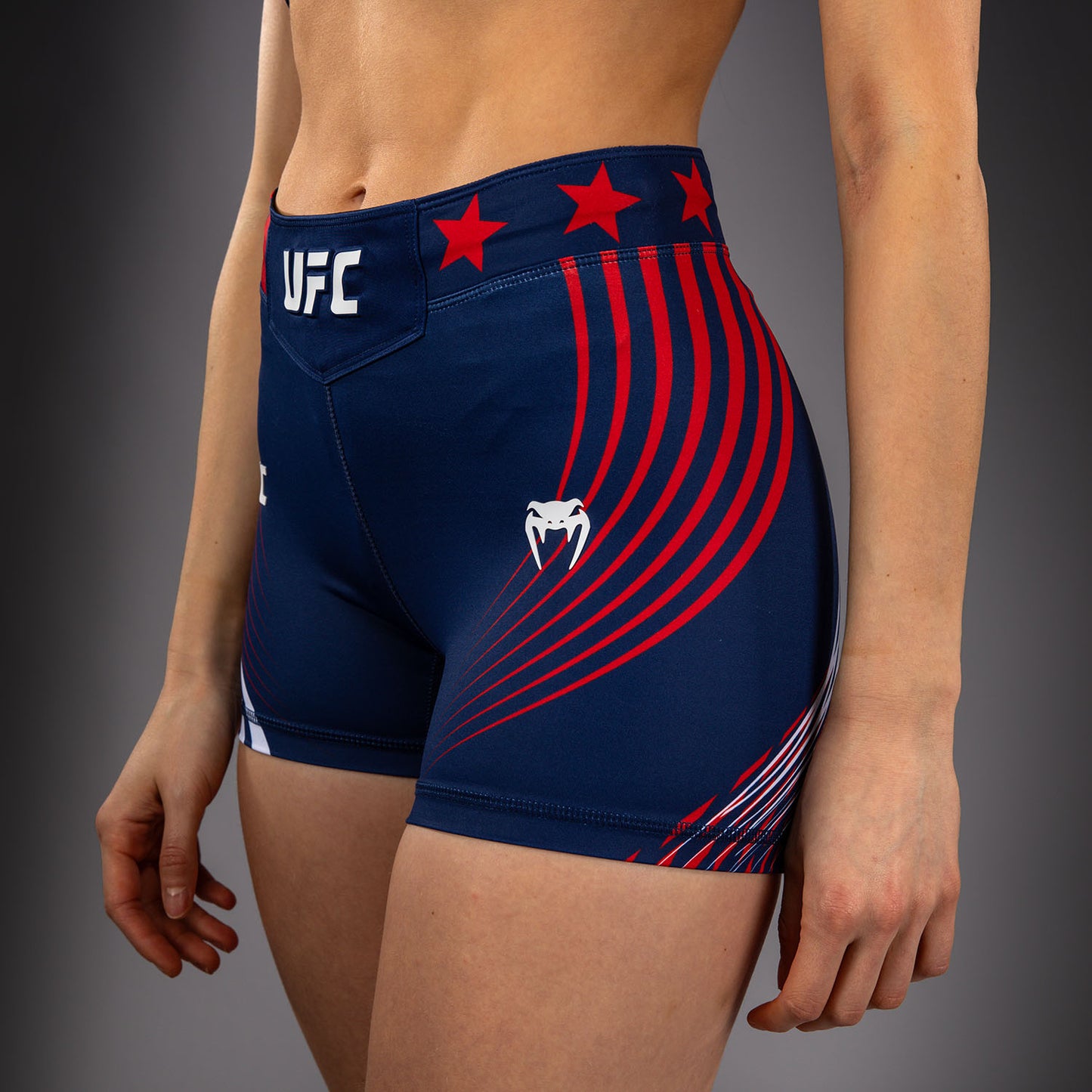 Official UFC Freedom 250 by Venum Authentic Vale Tudo Shorts de ajuste corto para mujer - Azul