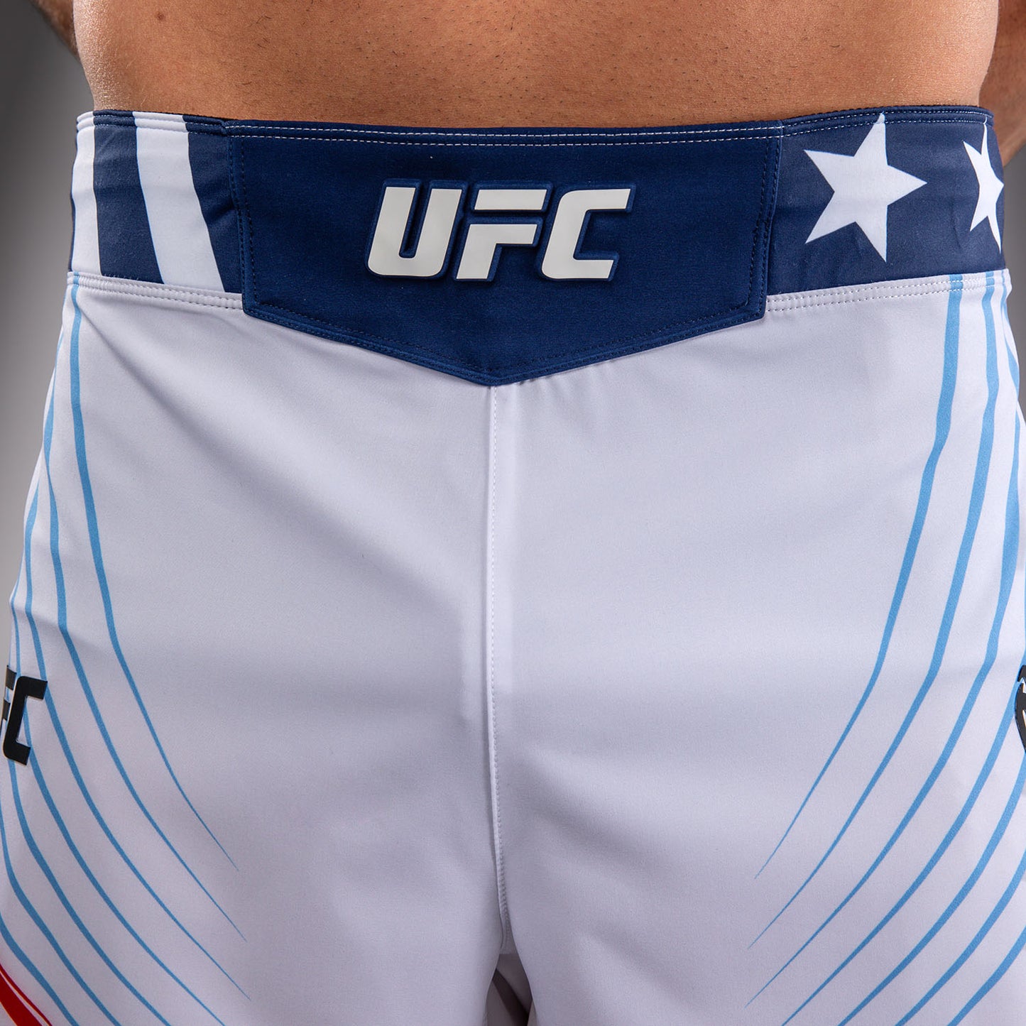 Official UFC Freedom 250 by Venum Authentic Fight Night Fight Shorts de ajuste corto para hombre - Blanco