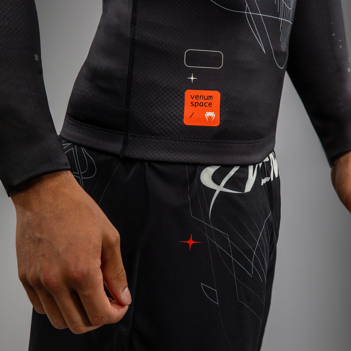 Venum Eclipse Rashguard Manga Larga – Negro/Marfil