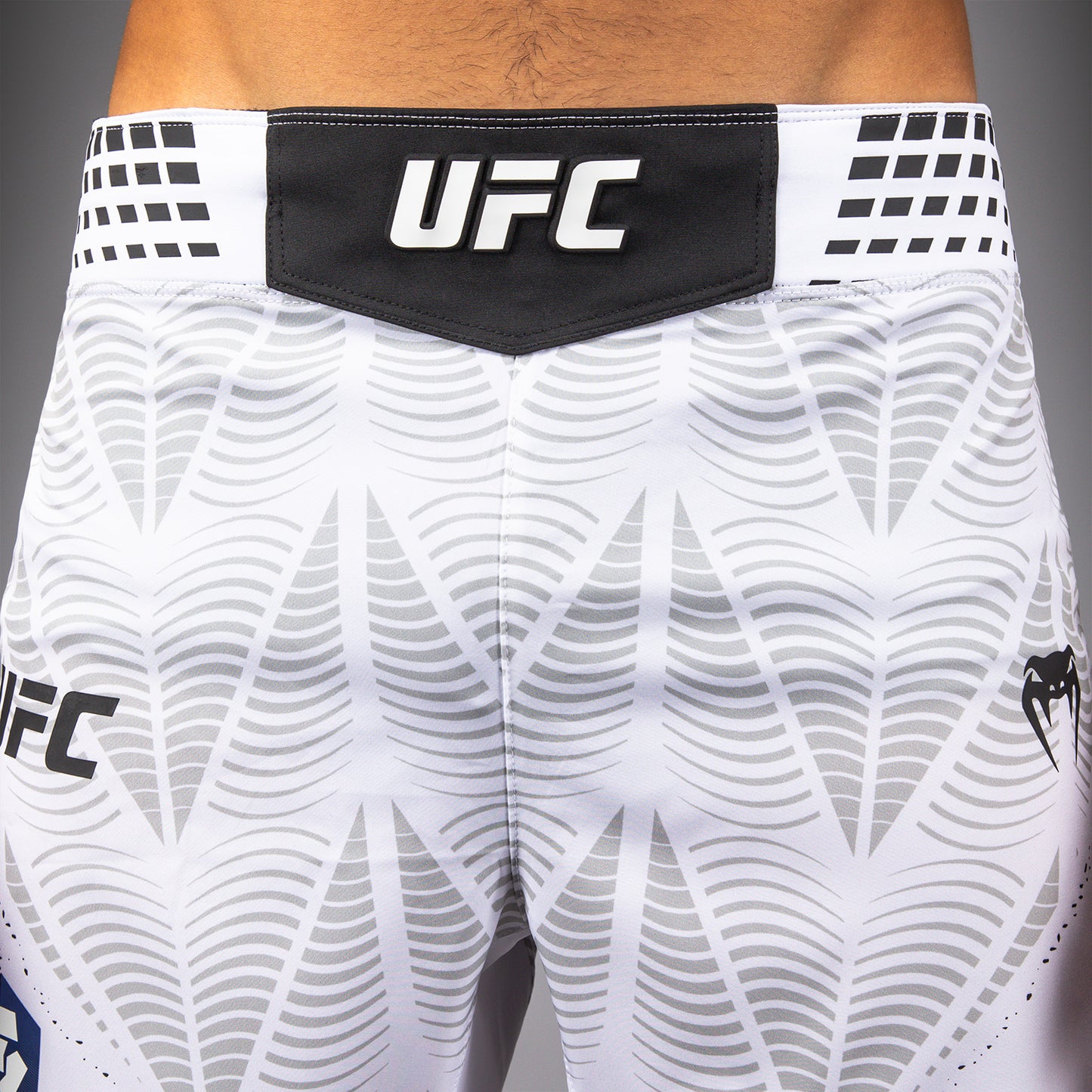 UFC Zenith by Venum Authentic Fight Night Short de pelea ajuste corto Hombre - Blanco