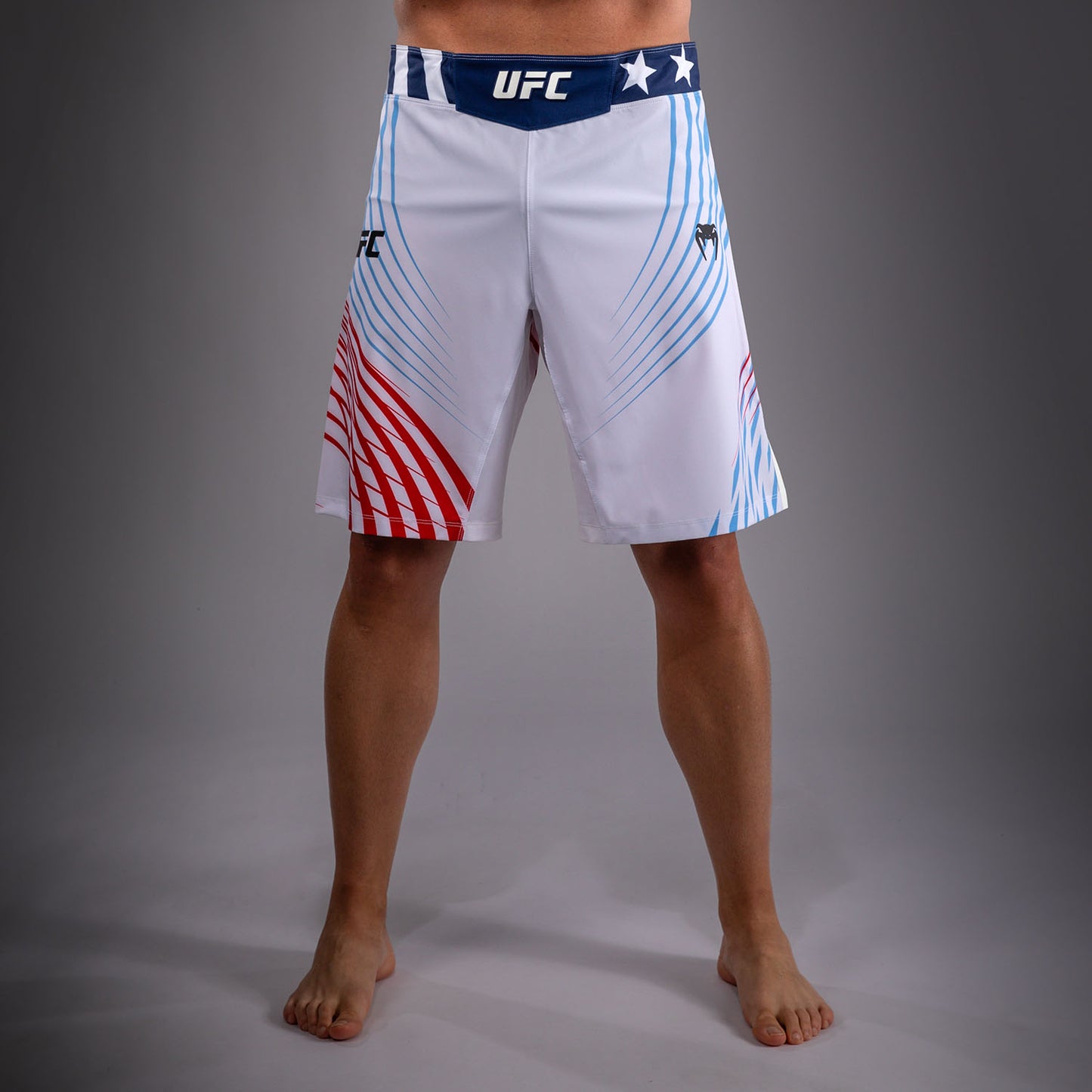 Official UFC Freedom 250 by Venum Authentic Fight Night Fight Shorts de ajuste largo para hombre - Blanco
