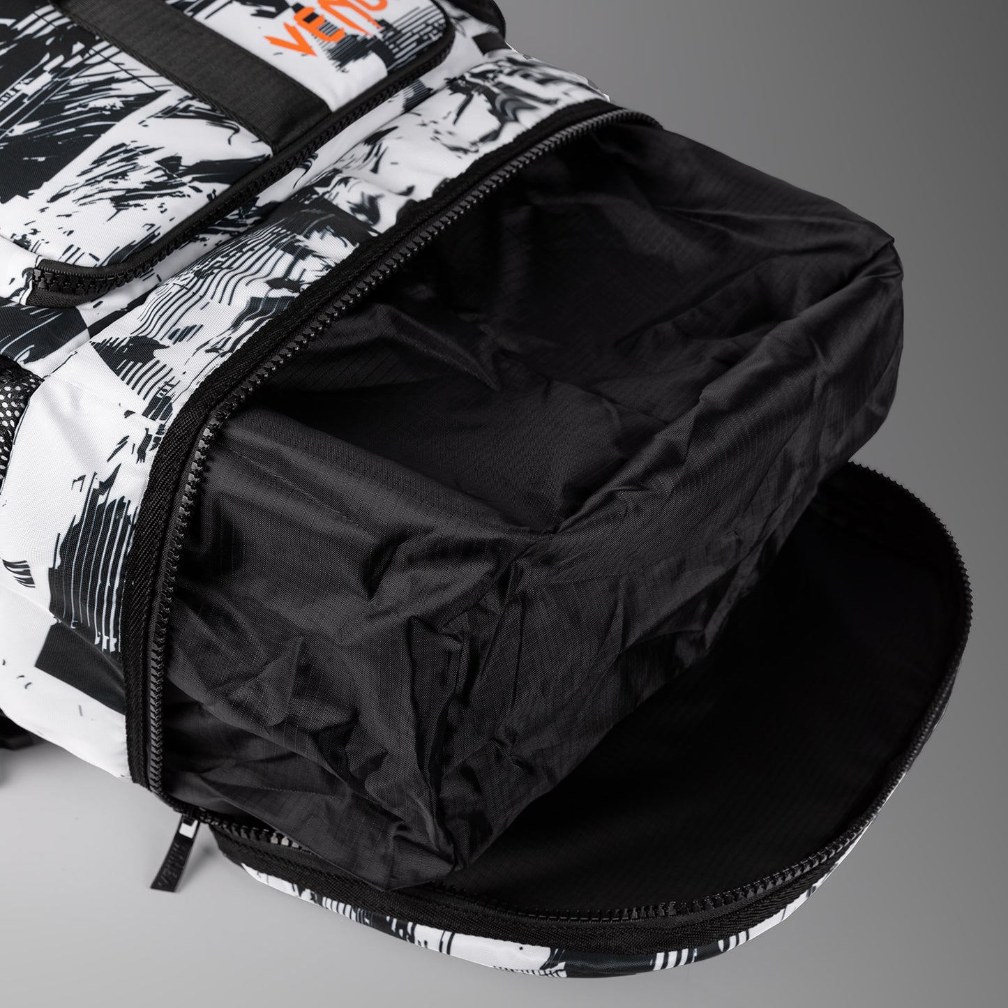 UFC Zenith by Venum Authentic Fight Week Bolsa de deporte - Blanca