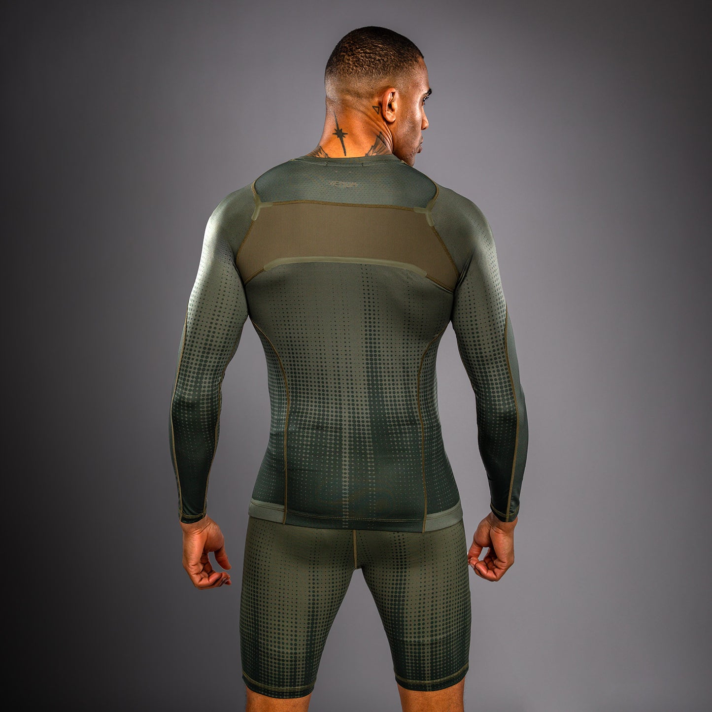 Venum Stealth Rashguard Manga Larga – Caqui/Verde Oscuro