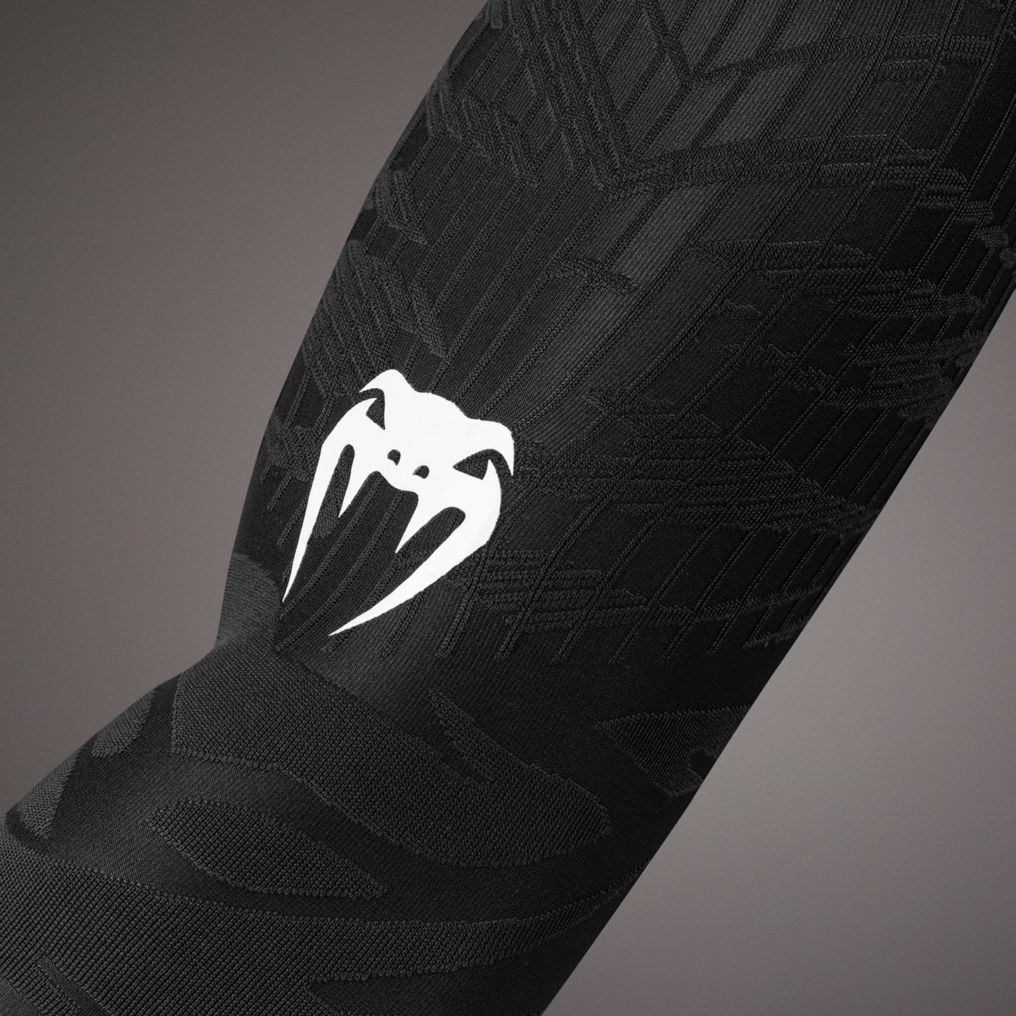 Venum Elite Mangas para Brazo - Negro/Blanco