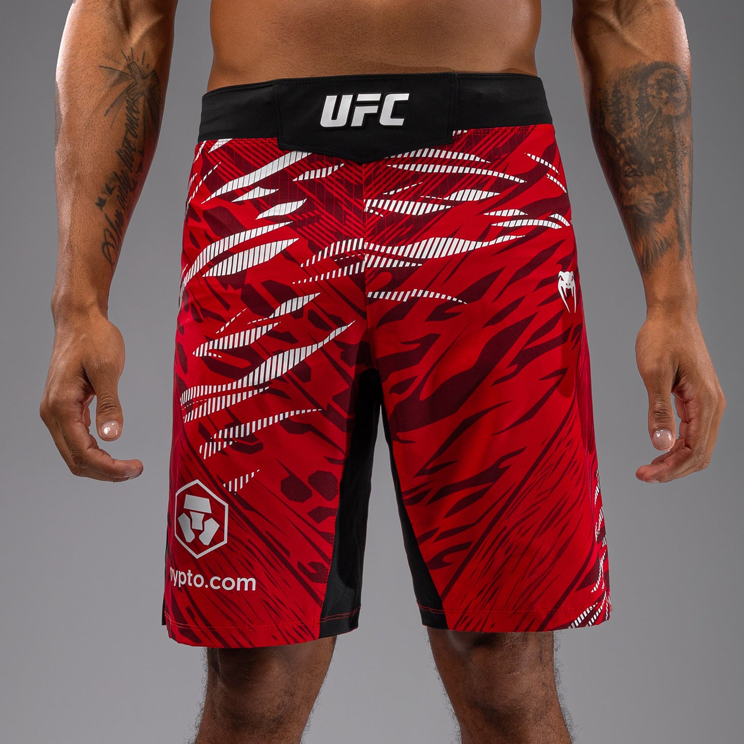 UFC Fusion by Venum Authentic Fight Night Shorts de Lucha para Hombre - Ajuste Largo - Rojo