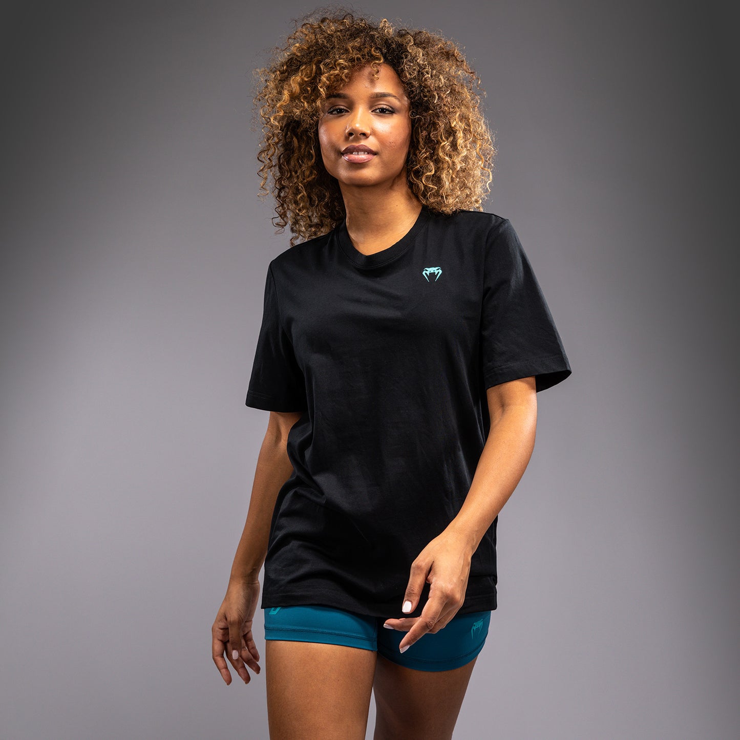 Venum x Demi Camiseta Oversized – Negra