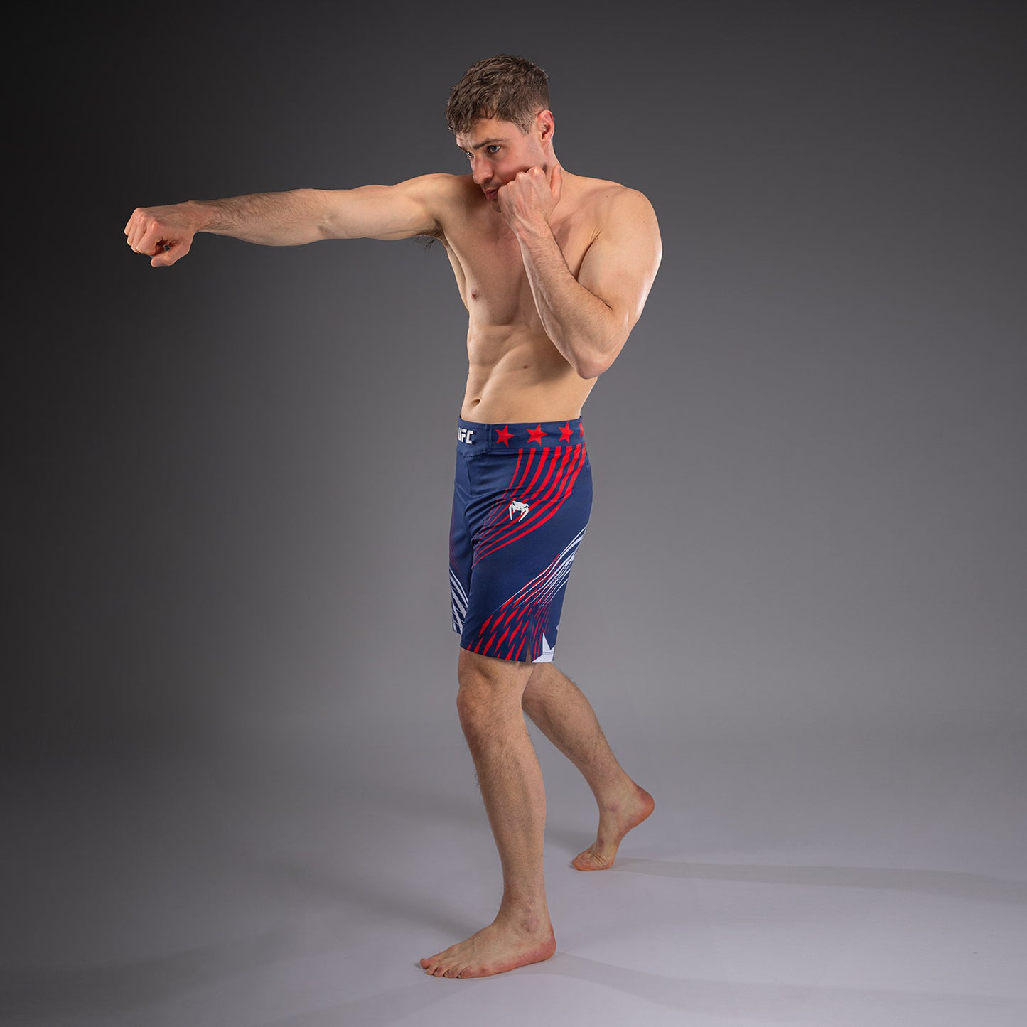 Official UFC Freedom 250 by Venum Authentic Fight Night Fight Shorts de ajuste largo para hombre - Azul