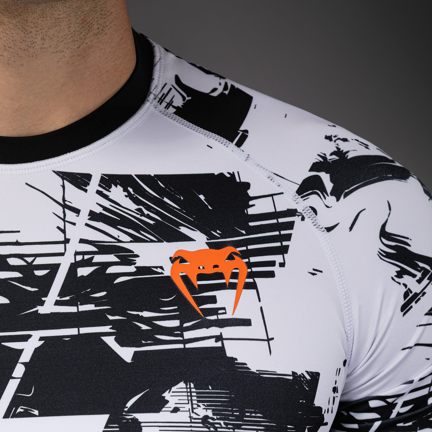 UFC Zenith by Venum Authentic Fight Week Rashguard de manga corta Performance Hombre - Blanco