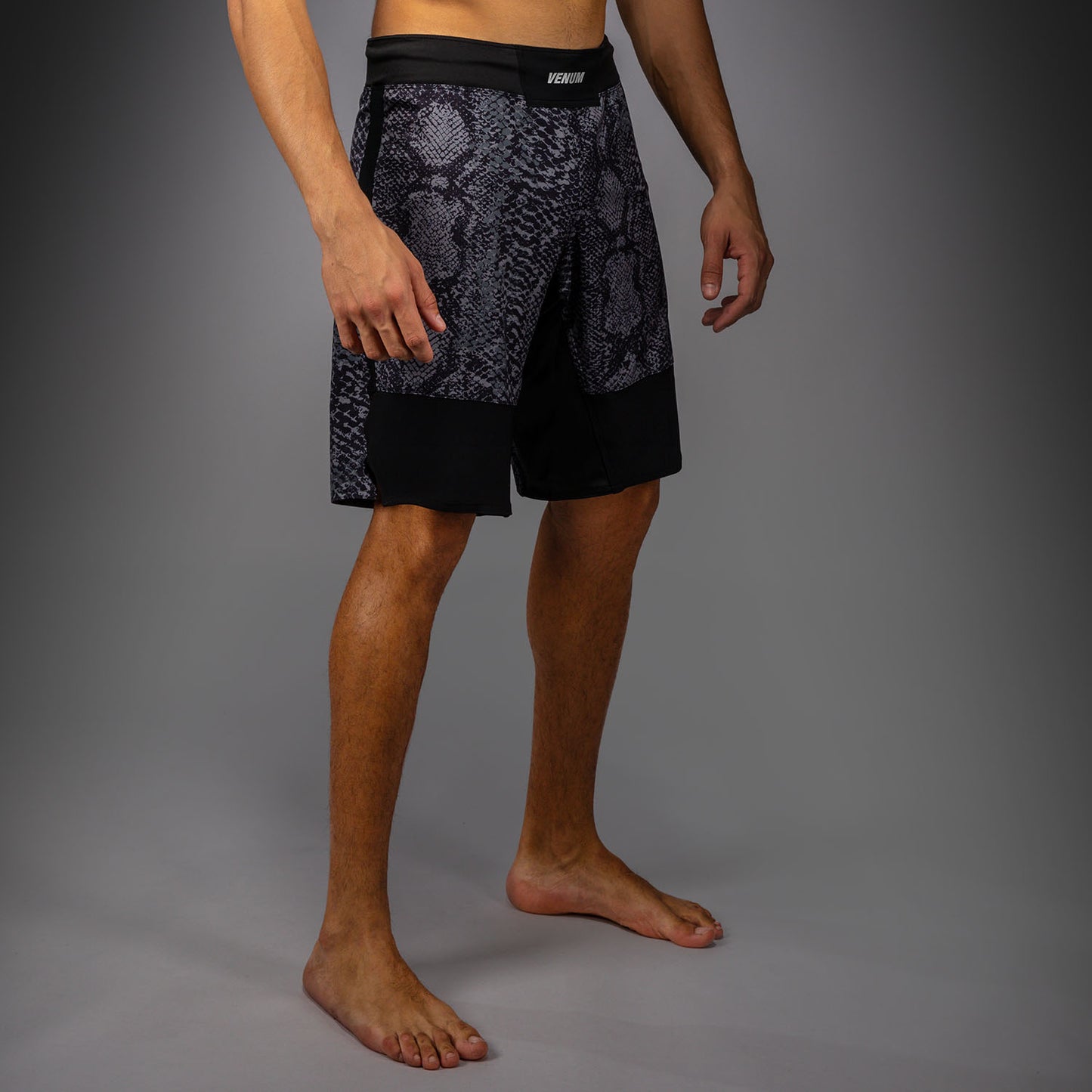Venum G-Fit Scales Short de Combate – Negro/Gris Carbón
