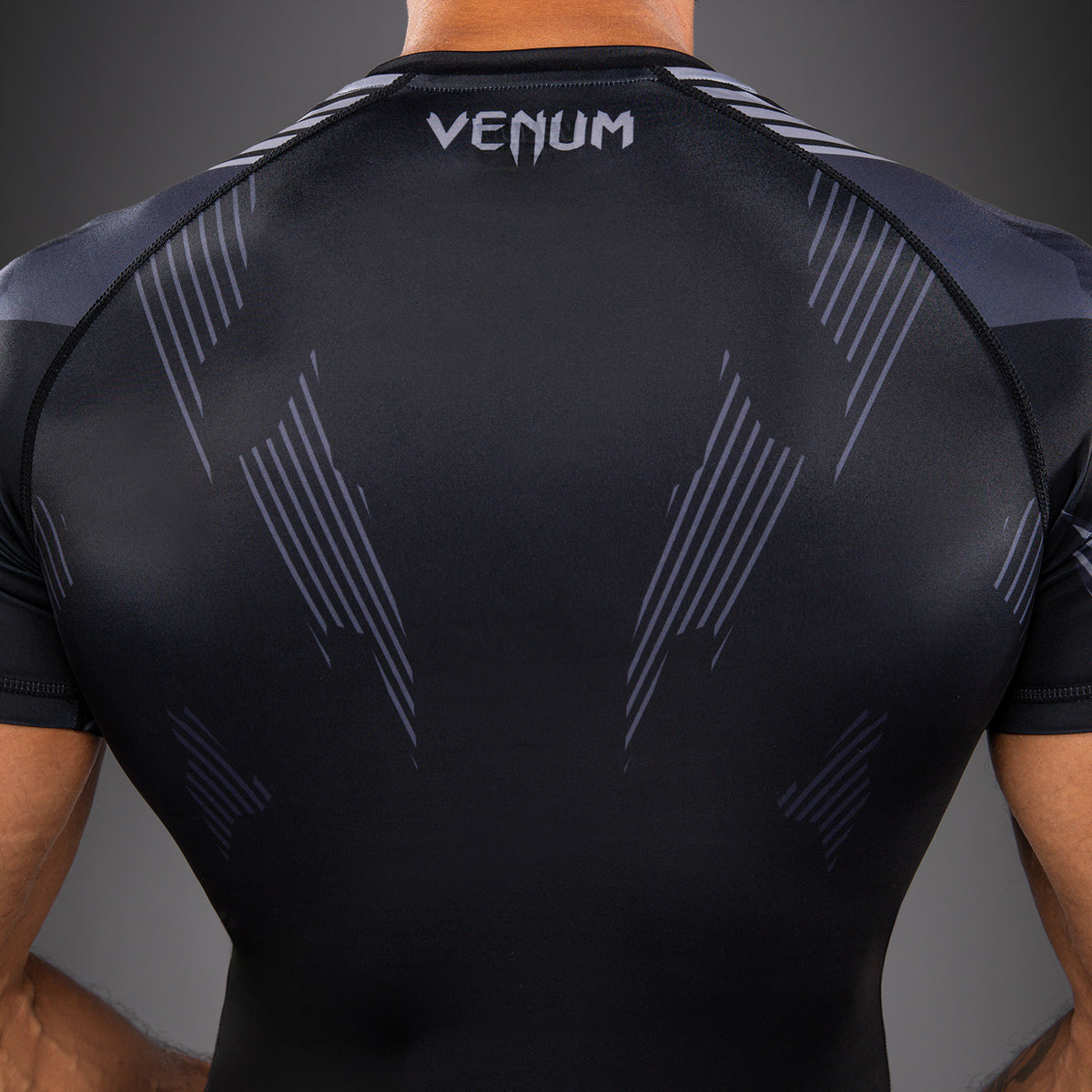 Venum No-Gi 6.0 Rashguard Manga Corta - Negro/Gris