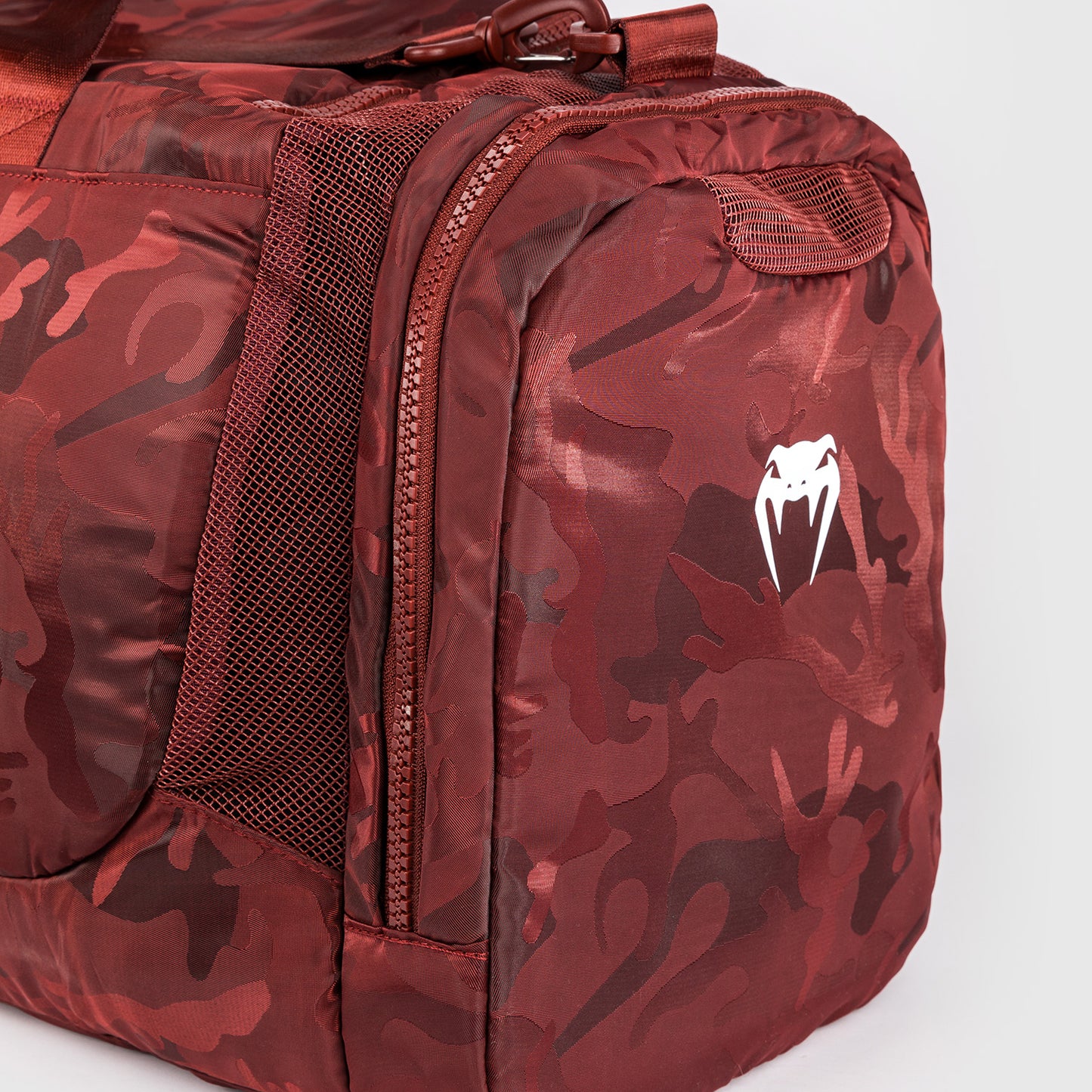Venum Trainer Lite Bolsa de Deporte (48L) – Camuflaje/Burdeos