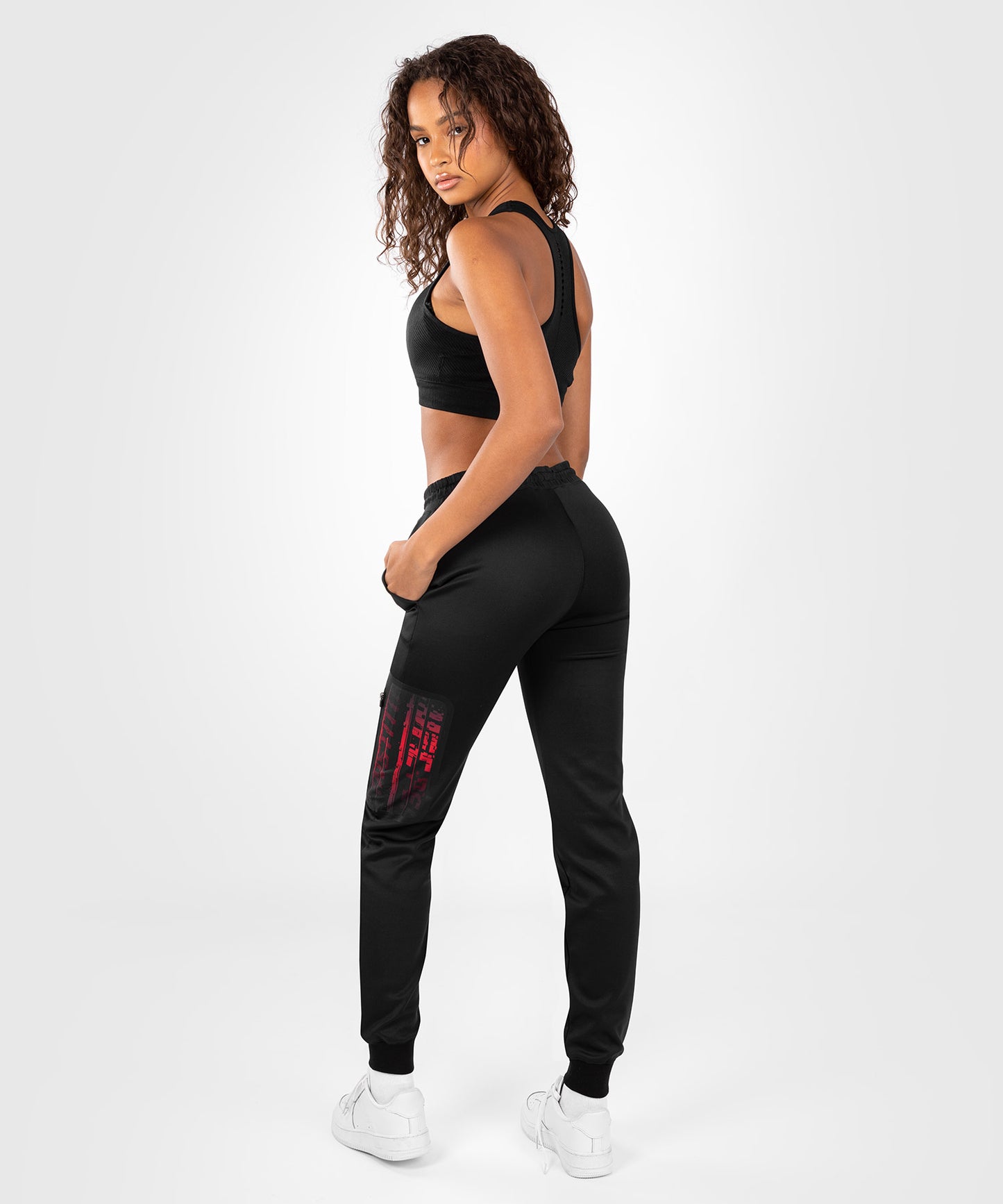 UFC Venum Performance Institute 2.0 Pantalón de Chándal para Mujer - Negro/Rojo