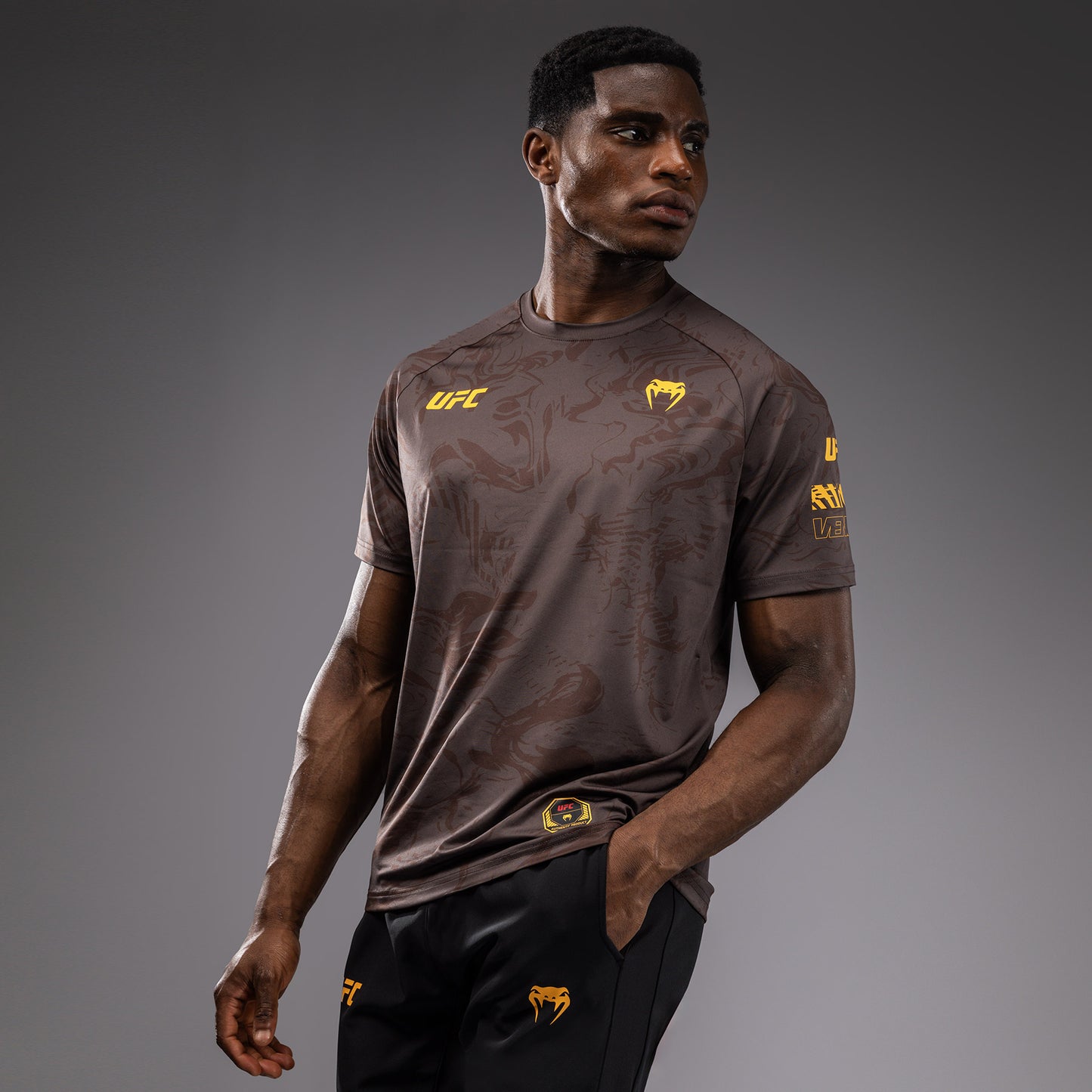 UFC Fusion by Venum Fight Week Camiseta Dry-Tech para Hombre - Marrón tierra