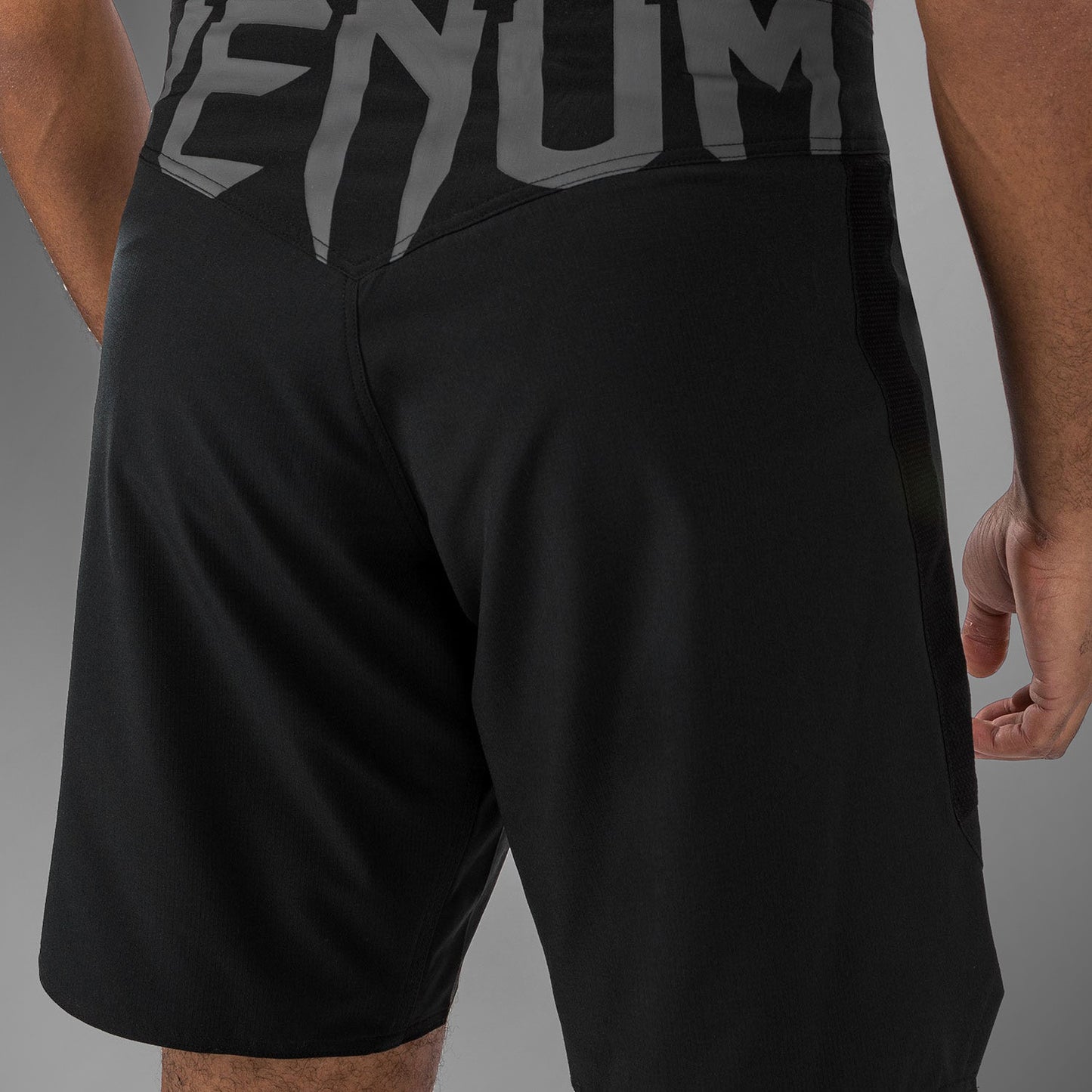 Venum Light 5.0 Pantalones cortos de lucha - Negro/Blanco