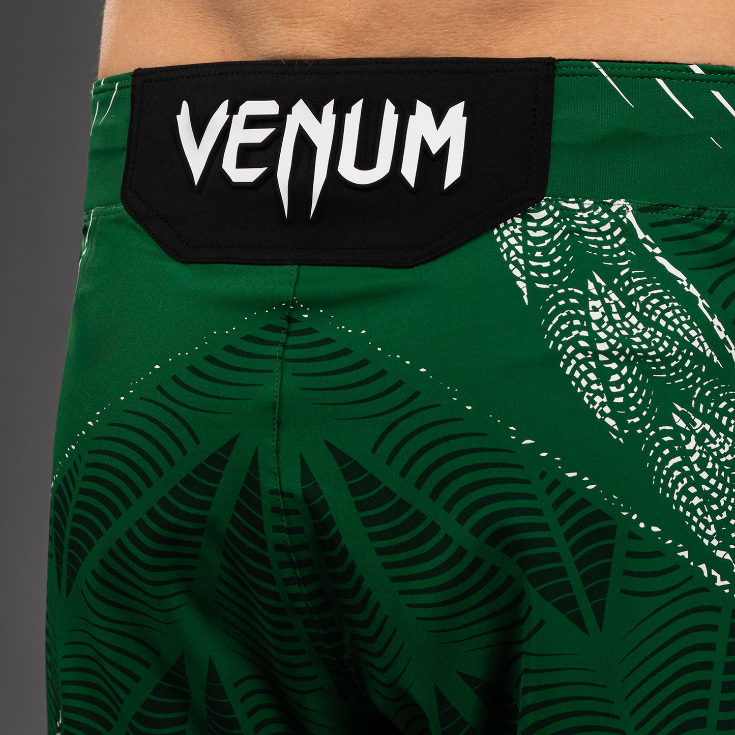 UFC Zenith by Venum Authentic Fight Night Short de pelea ajuste corto Hombre - Verde