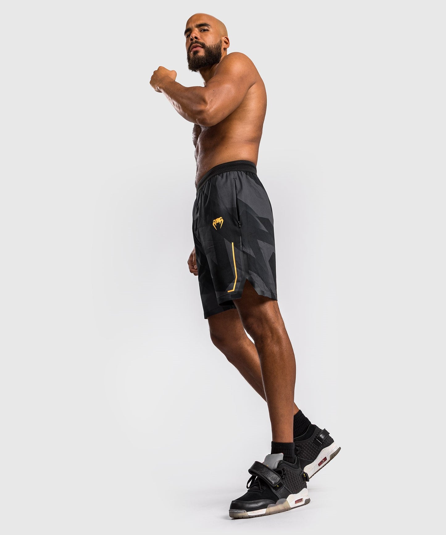 Shorts de entrenamiento Venum Razor - Negro/Oro