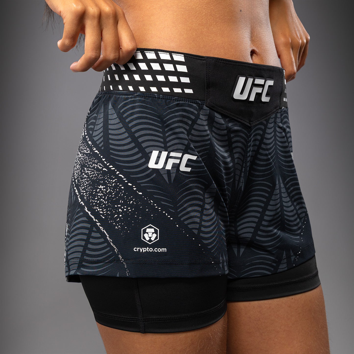 UFC Zenith by Venum Authentic Fight Night Short de pelea ajuste corto Mujer - Negro